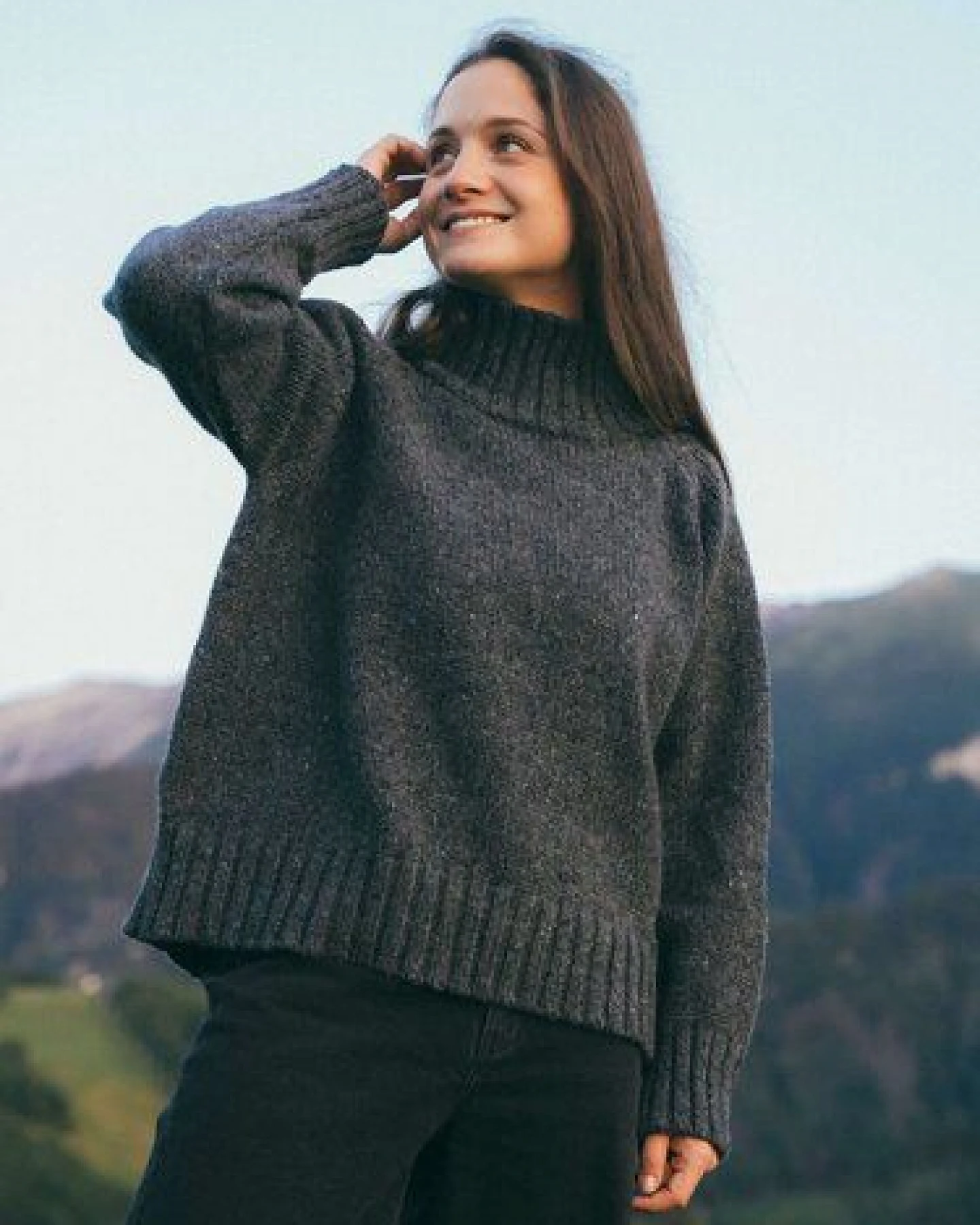 Kopyto TAJRA - Damen Oversize Melange-Rollkragenpullover aus 100% Merinowolle – Ansicht 2