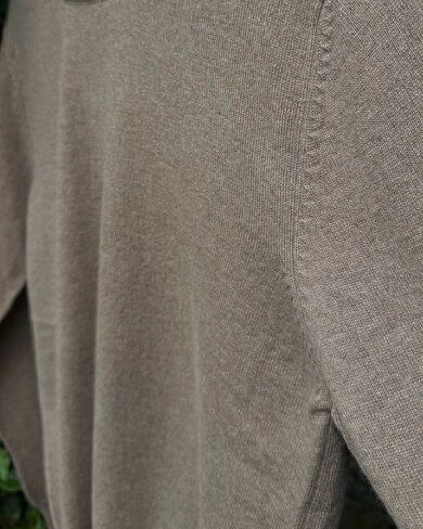 Wooliie Handgefertigter 100% Kaschmirpullover – pflanzlich gefärbt, Unisex – Ansicht 4
