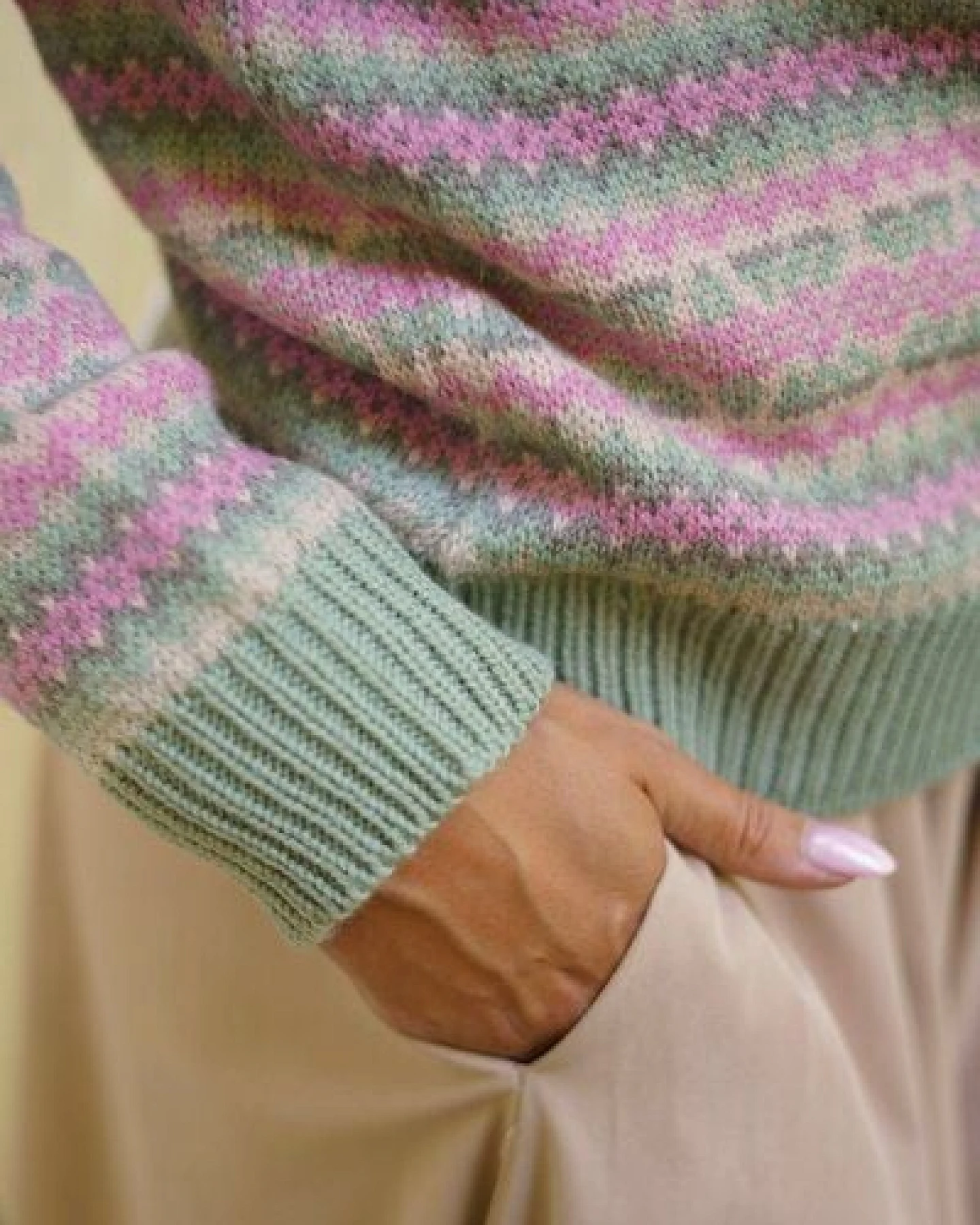 Haus of Namaste Handgemachter Fair Isle Lammwollpullover – Ansicht 4
