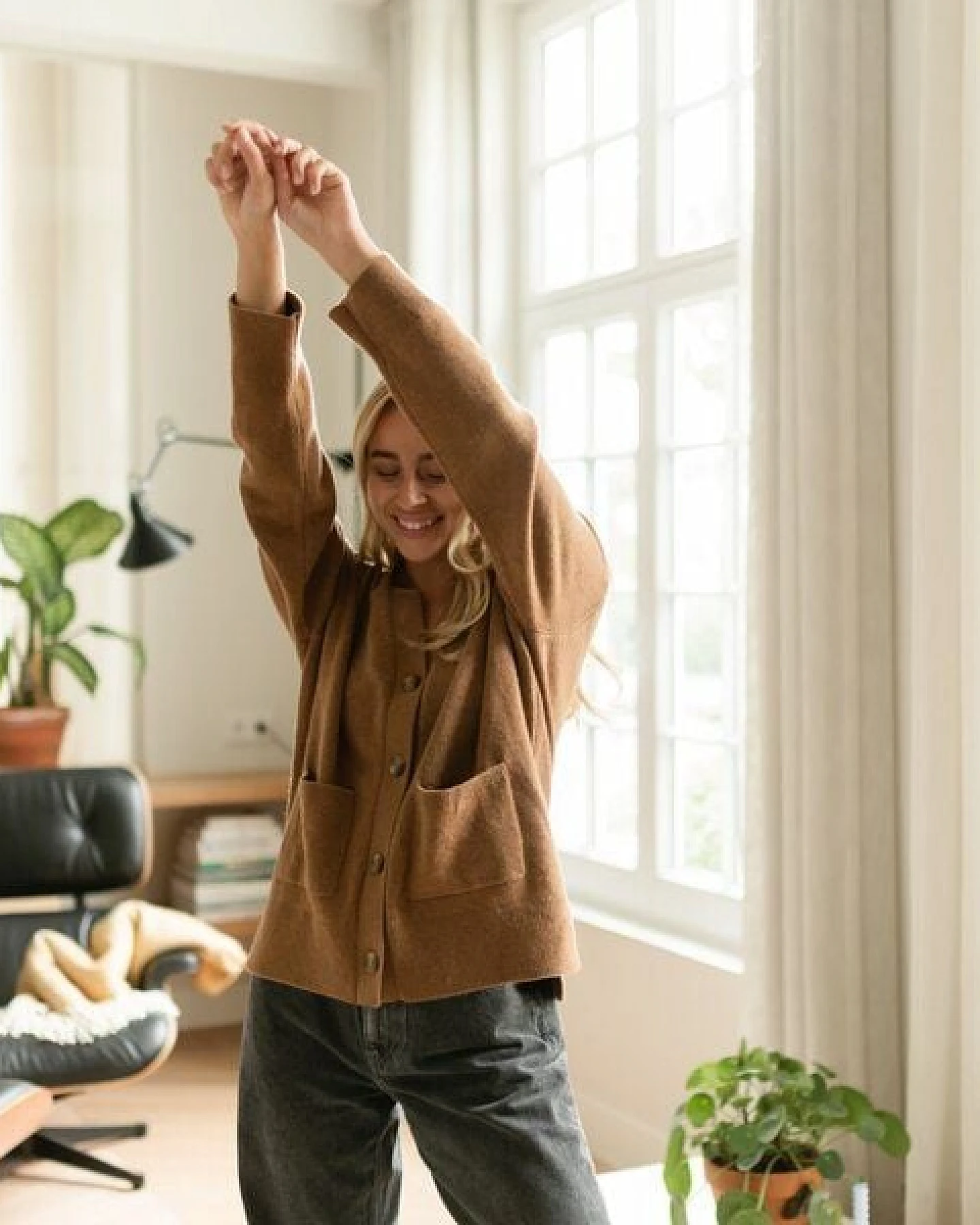 NORDLICHT Cardigan Milla mit V-Ausschnitt aus 100% recycelter Wolle – Ansicht 4
