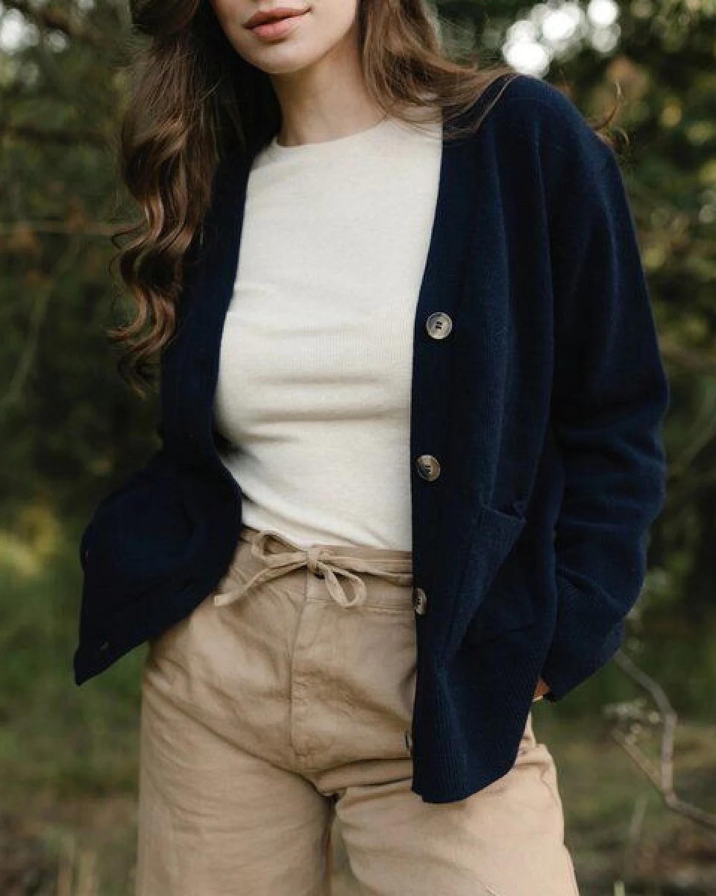 NORDLICHT Cardigan Milla mit V-Ausschnitt aus 100% recycelter Wolle – Ansicht 3