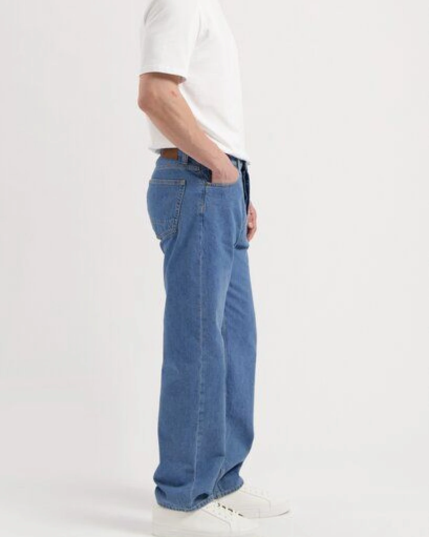 MUD Jeans Herren Jeans Loose Fit "Alex - Light Stone" – Ansicht 2