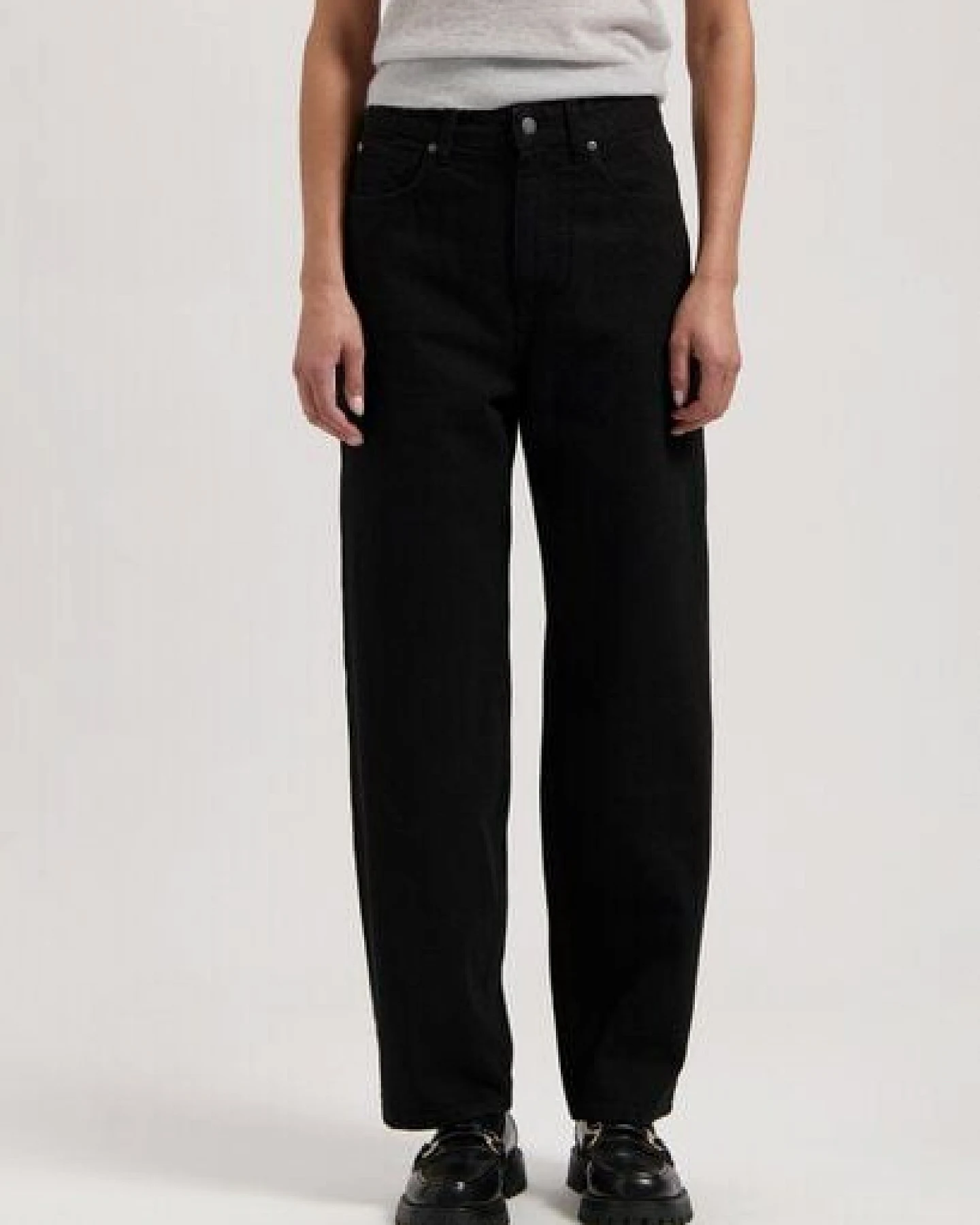 MUD Jeans Damen Jeans Barrel Fit "Brooke - Nero Nero" – Ansicht 4