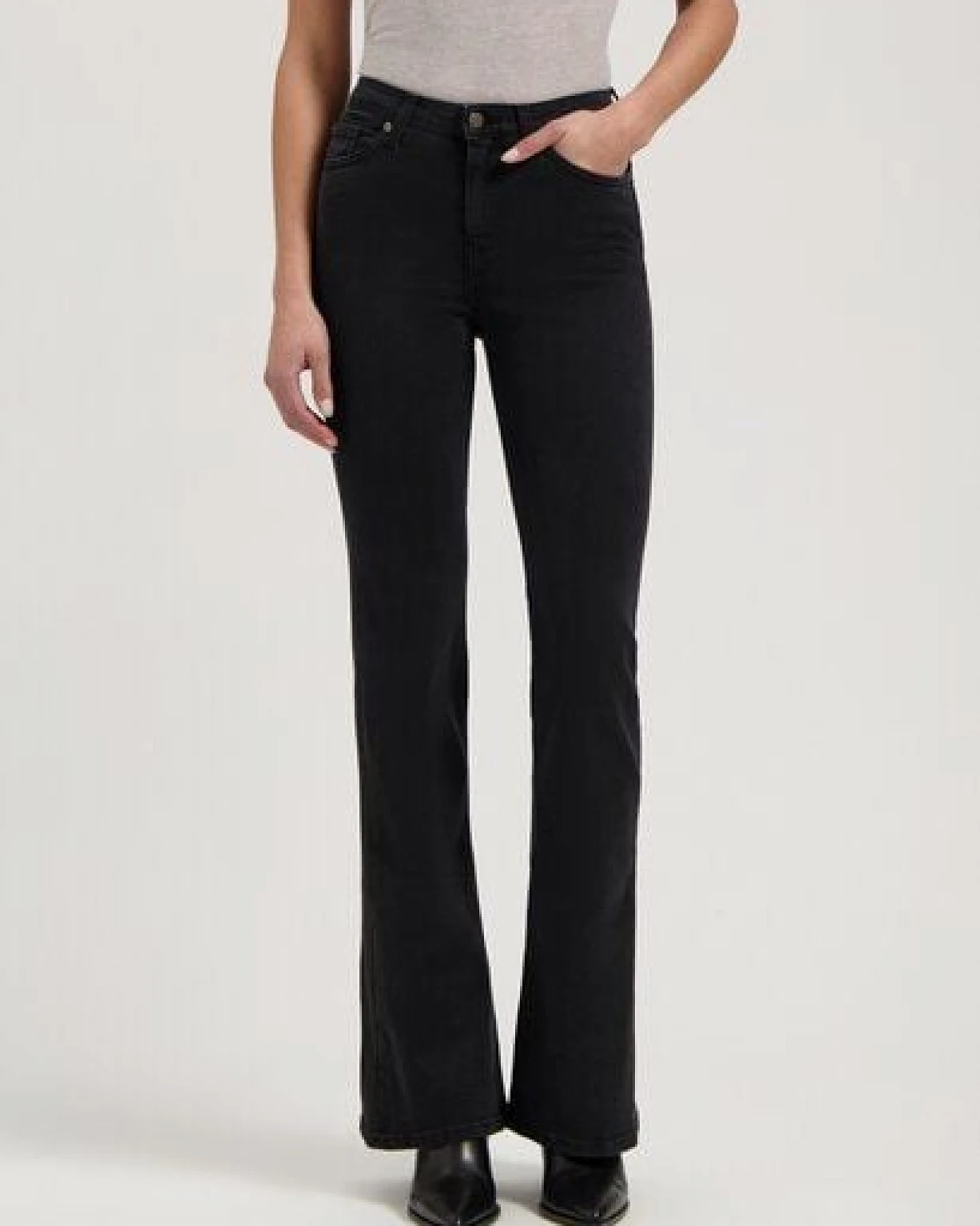 MUD Jeans Damen Jeans Flared "Isy - Stone Black" – Ansicht 4