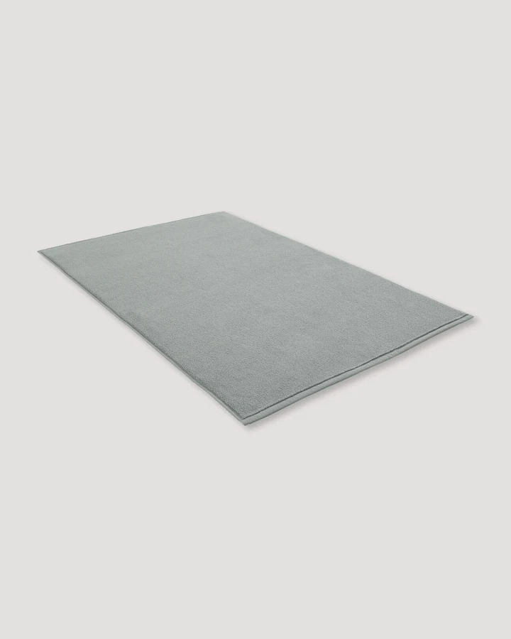 hessnatur Frottier Badematte aus Bio-Baumwolle - grün - Größe 50x80 cm