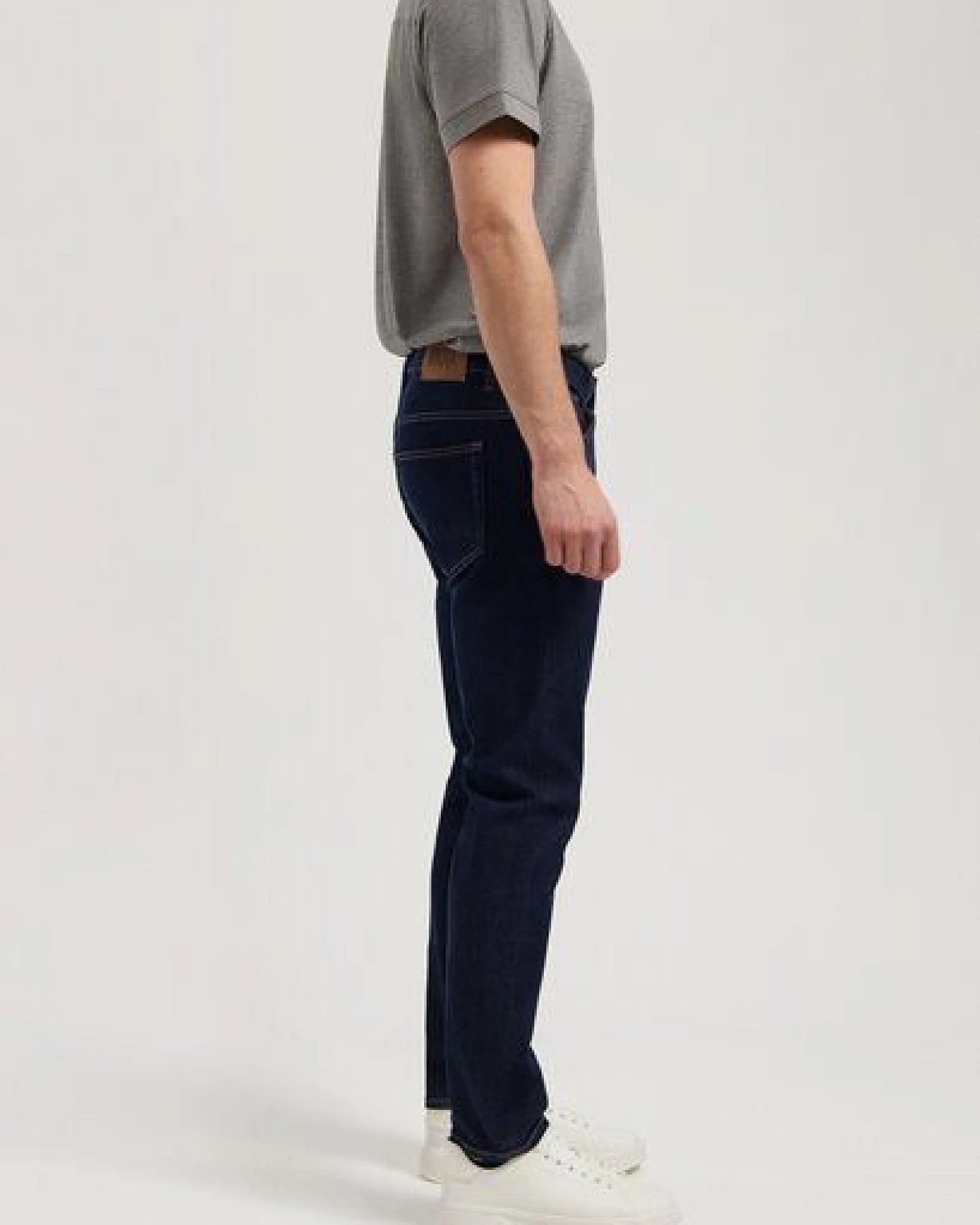 MUD Jeans Herren Jeans Tapered "Dunn - Strong Blue" – Ansicht 2