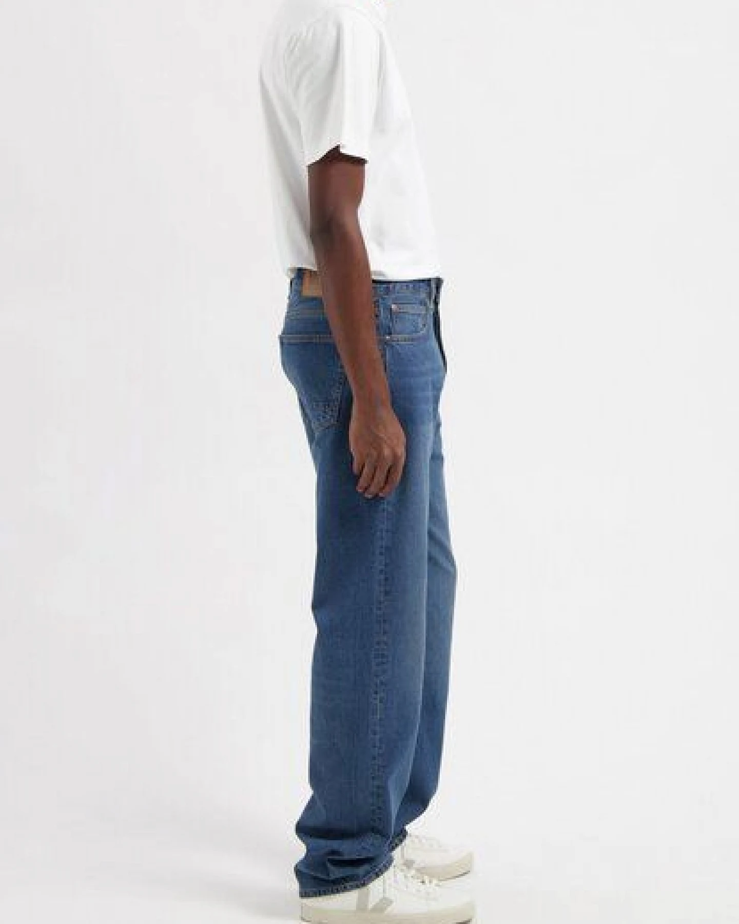 MUD Jeans Herren Jeans Loose Fit "Alex - Rustic Blue" – Ansicht 2