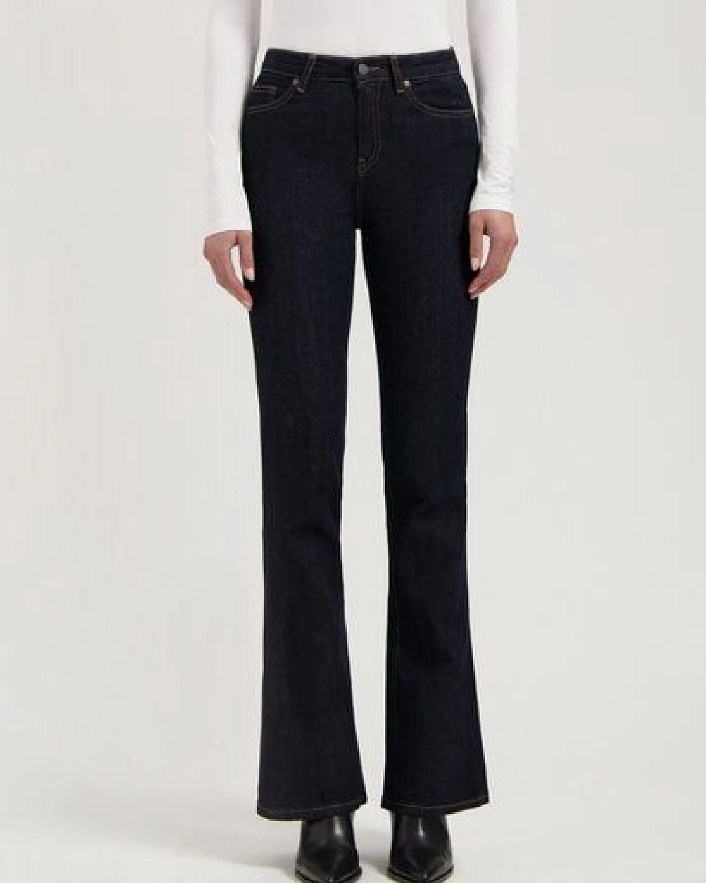 MUD Jeans Damen Jeans Flared "Isy - Strong Blue" – Ansicht 4