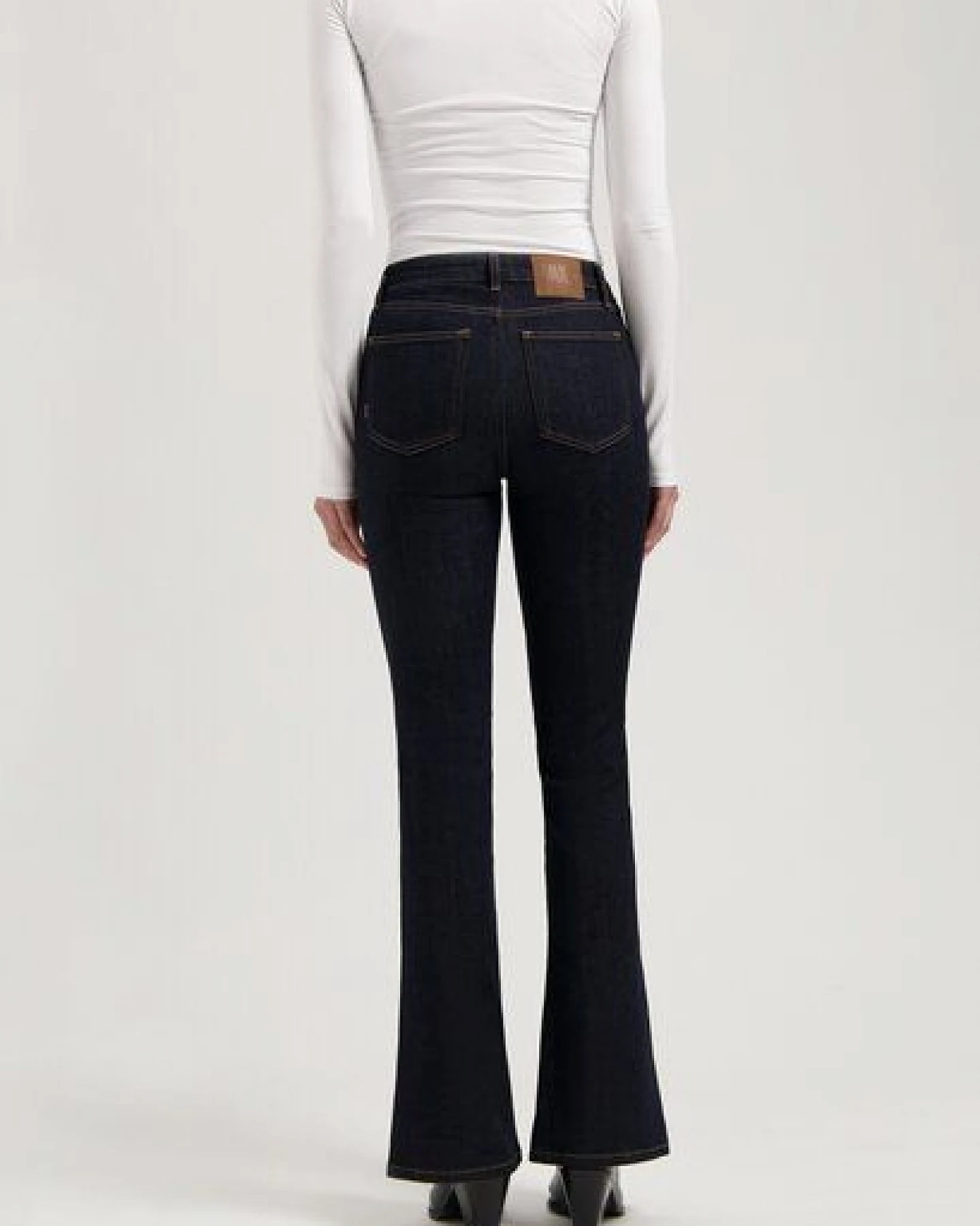 MUD Jeans Damen Jeans Flared "Isy - Strong Blue" – Ansicht 3