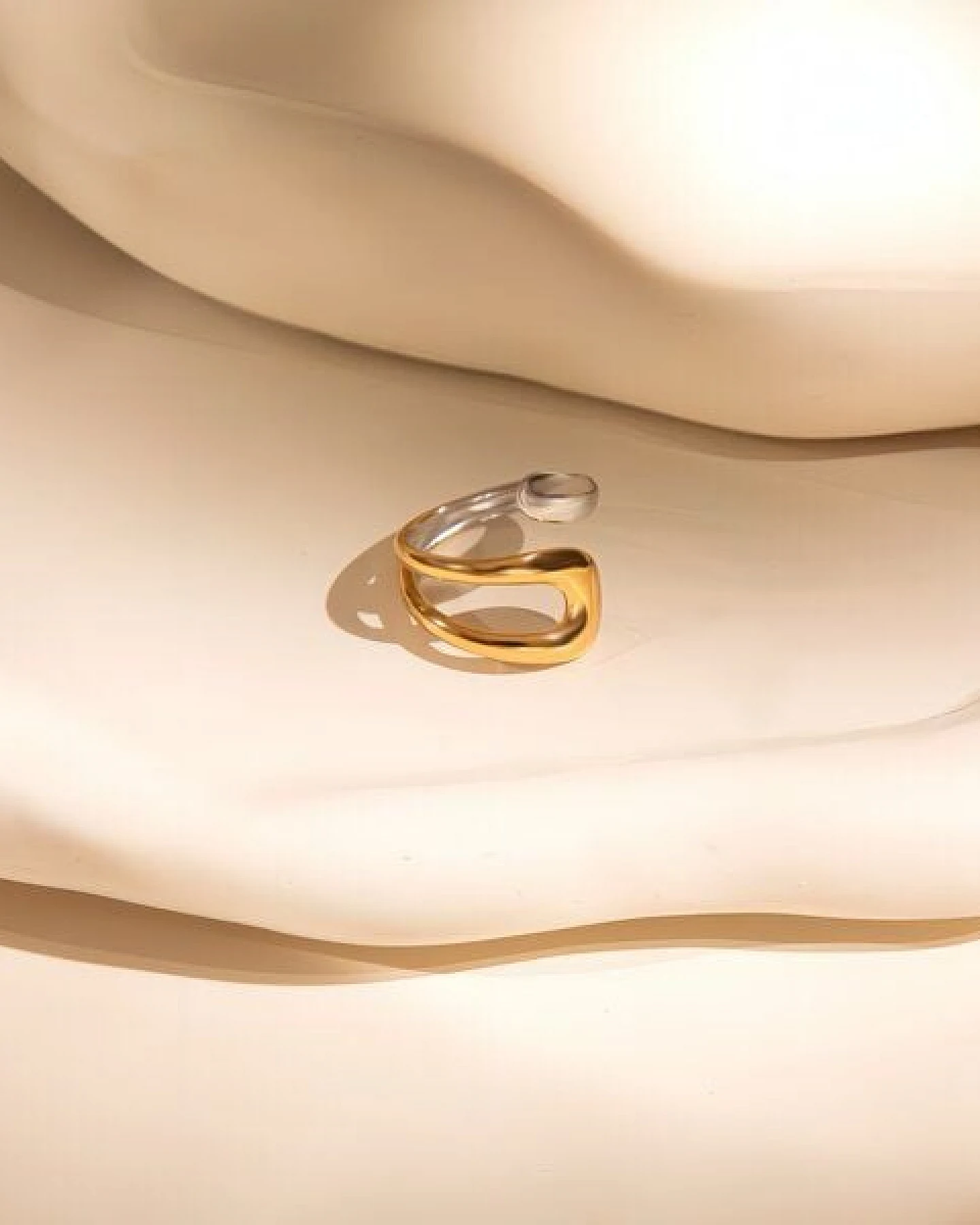 ELEKTROPULLI Größenverstellbarer Gold Silber FLOOD Ring – Ansicht 3