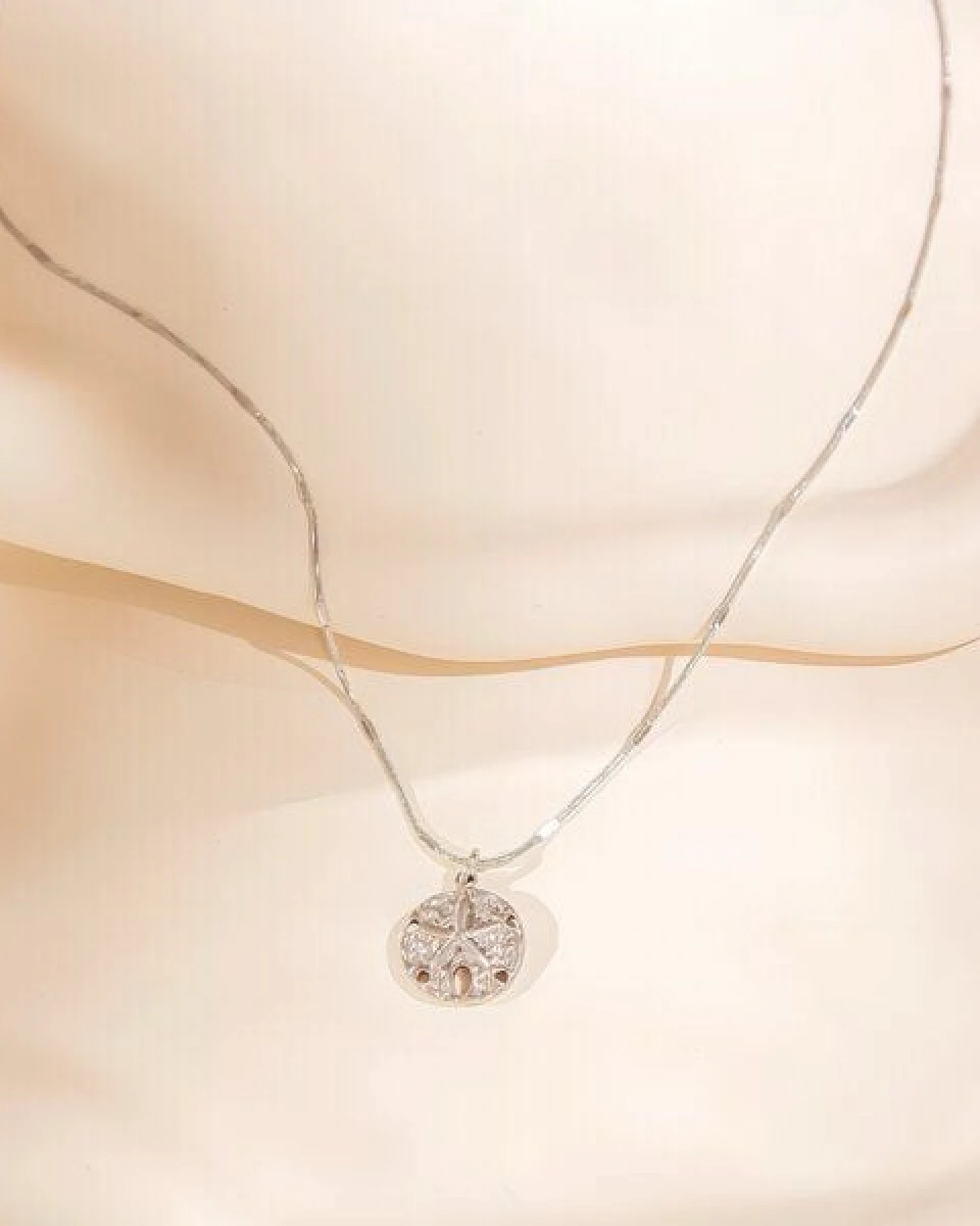 ELEKTROPULLI Superfeine zeitlose Kette 1mm schmal mit Anhänger, Set mit Ohrringen – Ansicht 3