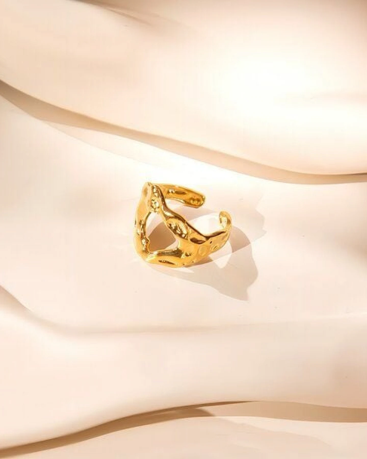 ELEKTROPULLI Größenverstellbarer Hammered Cut Ring – Ansicht 4