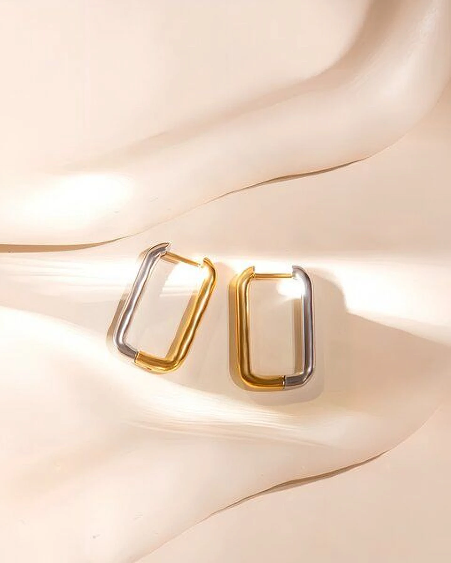 ELEKTROPULLI Längliche Bold Creolen Gold Silber Mix, 30mm – Ansicht 2