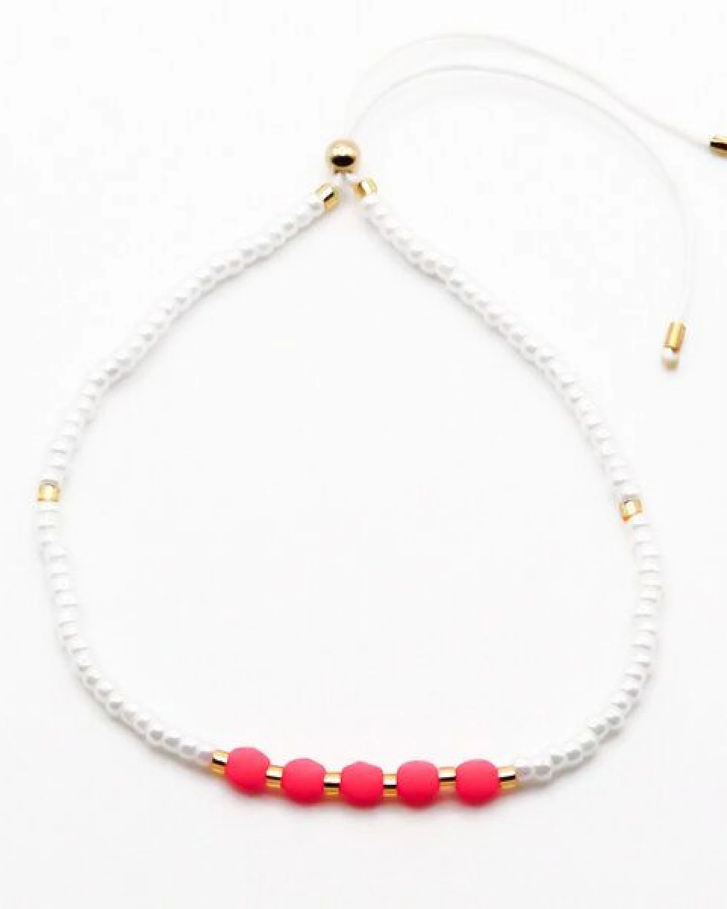 juni "Lola" Perlenarmband pink mit verstellbarer Schiebeperle aus recyceltem Gold – Ansicht 2