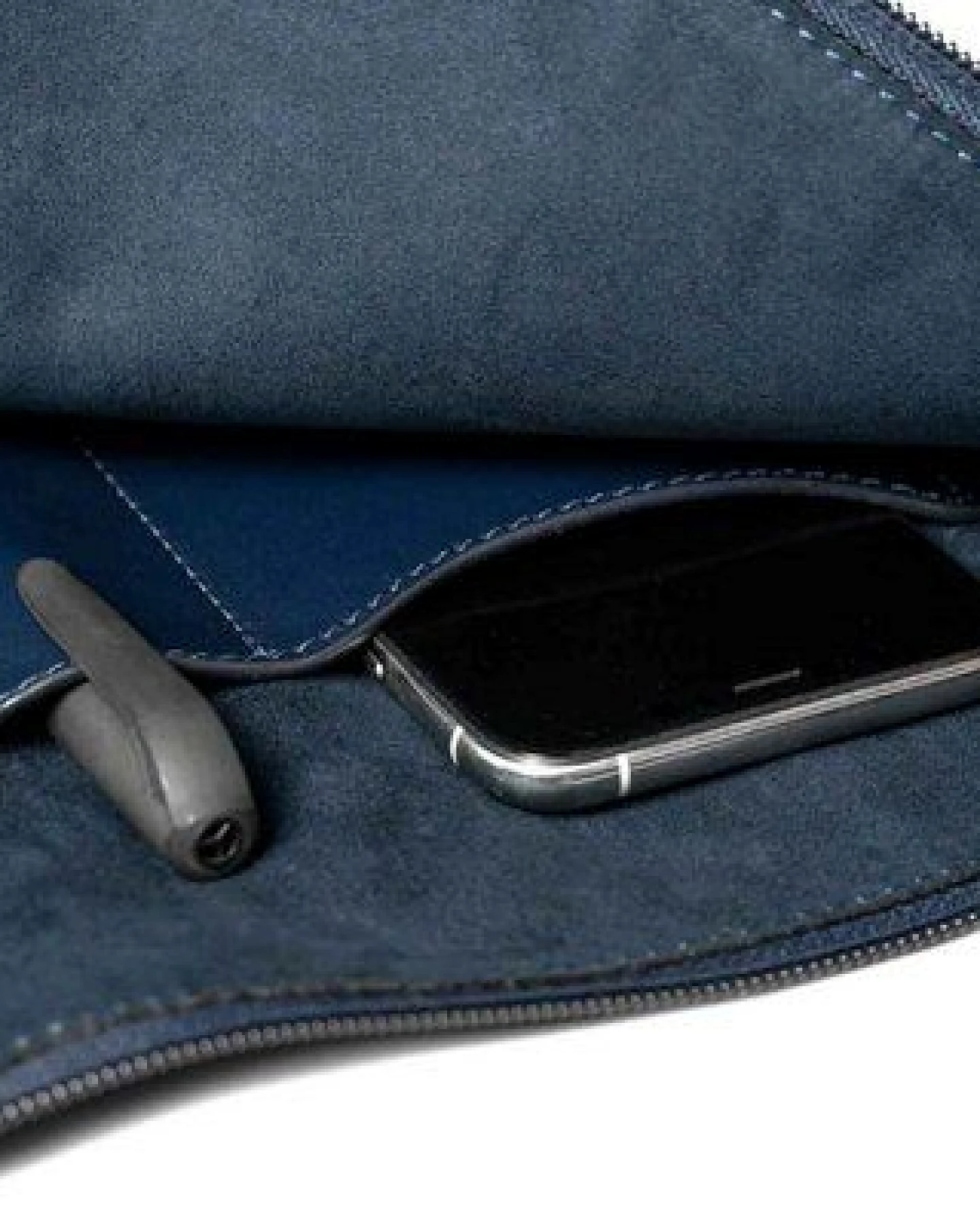 GREVIRO Laptop & Device Tasche aus Kaktusleder (vegan) - für MacBook, iPad, Surface, Galaxy & HP EliteBook bis 14" – Ansicht 3