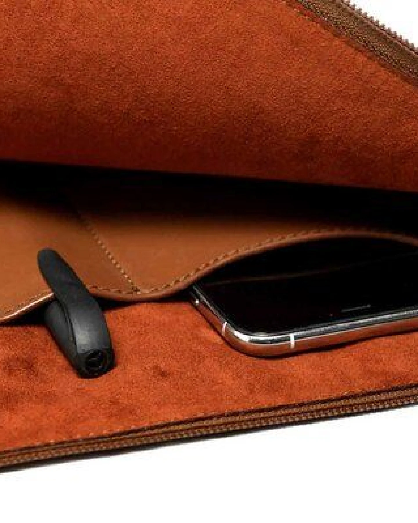 GREVIRO Laptop & Device Tasche aus Kaktusleder (vegan) - für MacBook, iPad, Surface, Galaxy & HP EliteBook bis 14" – Ansicht 3