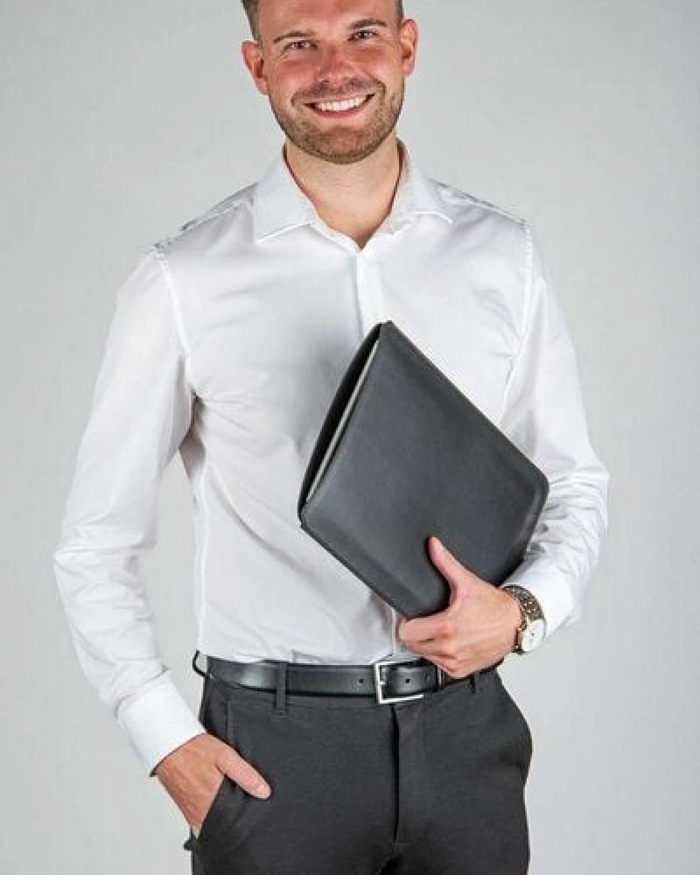 GREVIRO iPad Sleeve aus Kaktusleder (vegan) – passend für iPad 11", Surface Go, Galaxy Tab & Kindle Scribe – Ansicht 2
