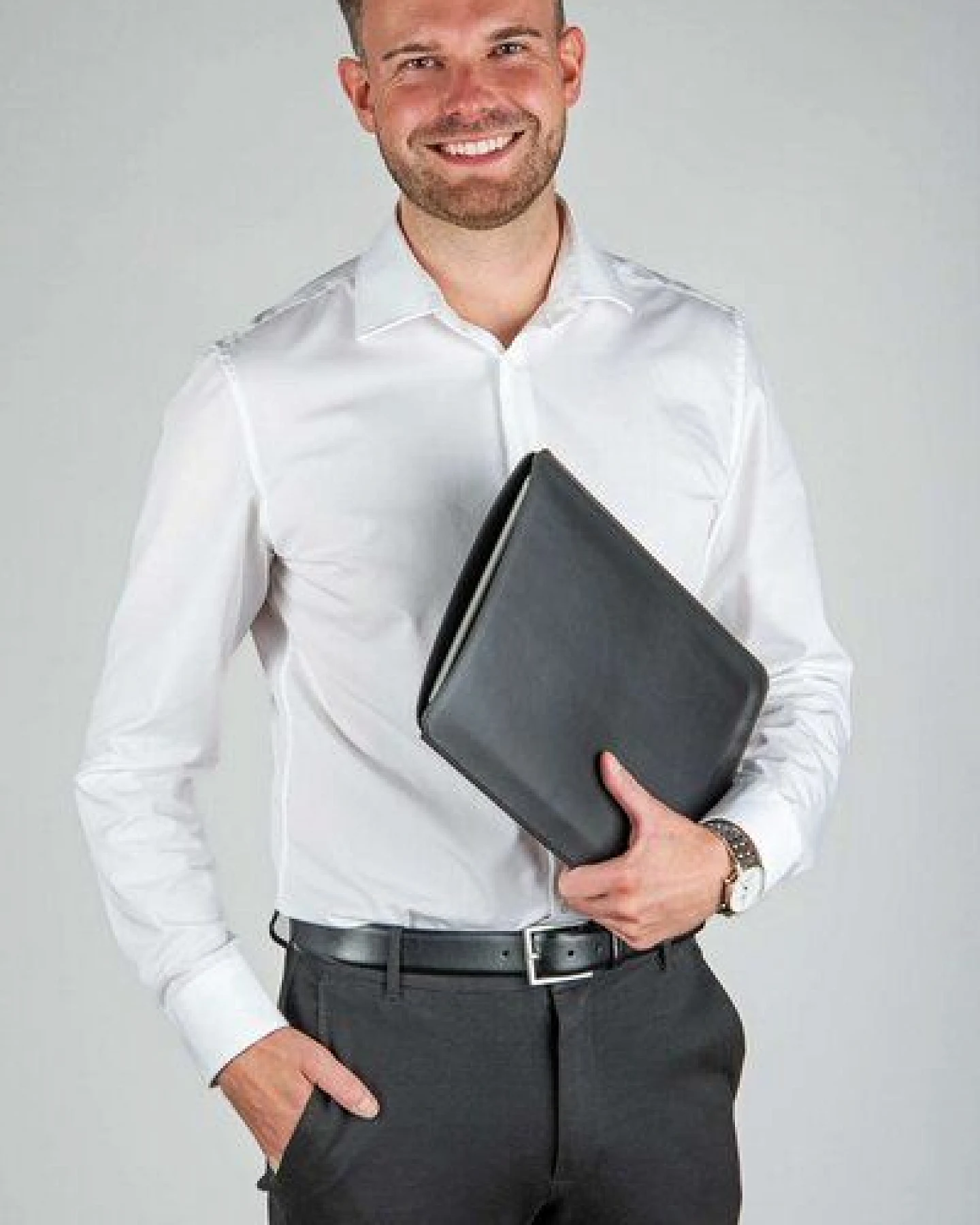 GREVIRO iPad Sleeve aus Kaktusleder (vegan) – passend für iPad 11", Surface Go, Galaxy Tab & Kindle Scribe – Ansicht 2