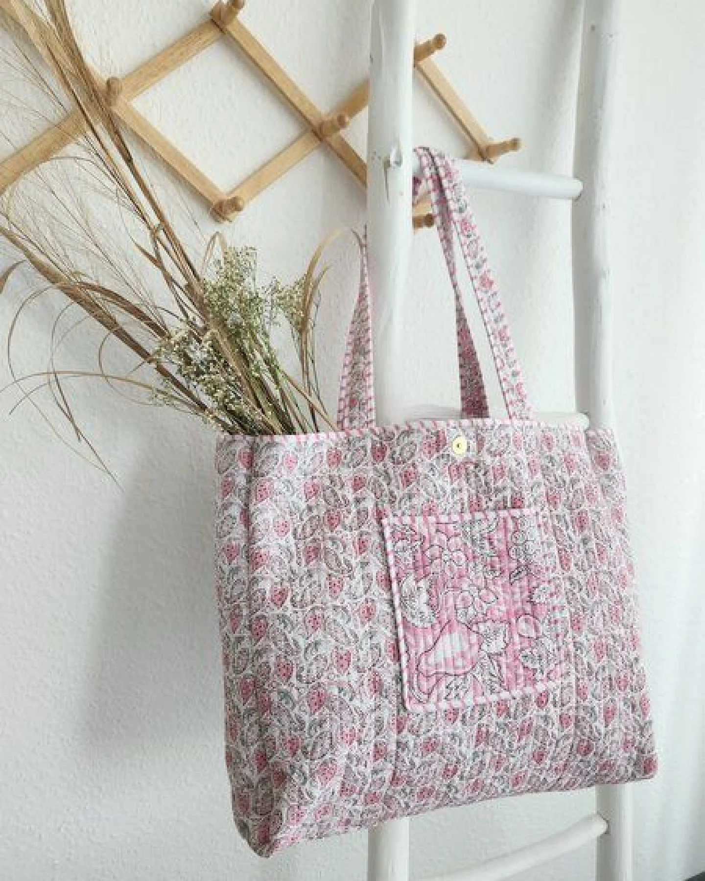 Haus of Namaste Tragetasche aus 100 % Bio-Baumwolle mit zartrosa Blumenmuster – Ansicht 2