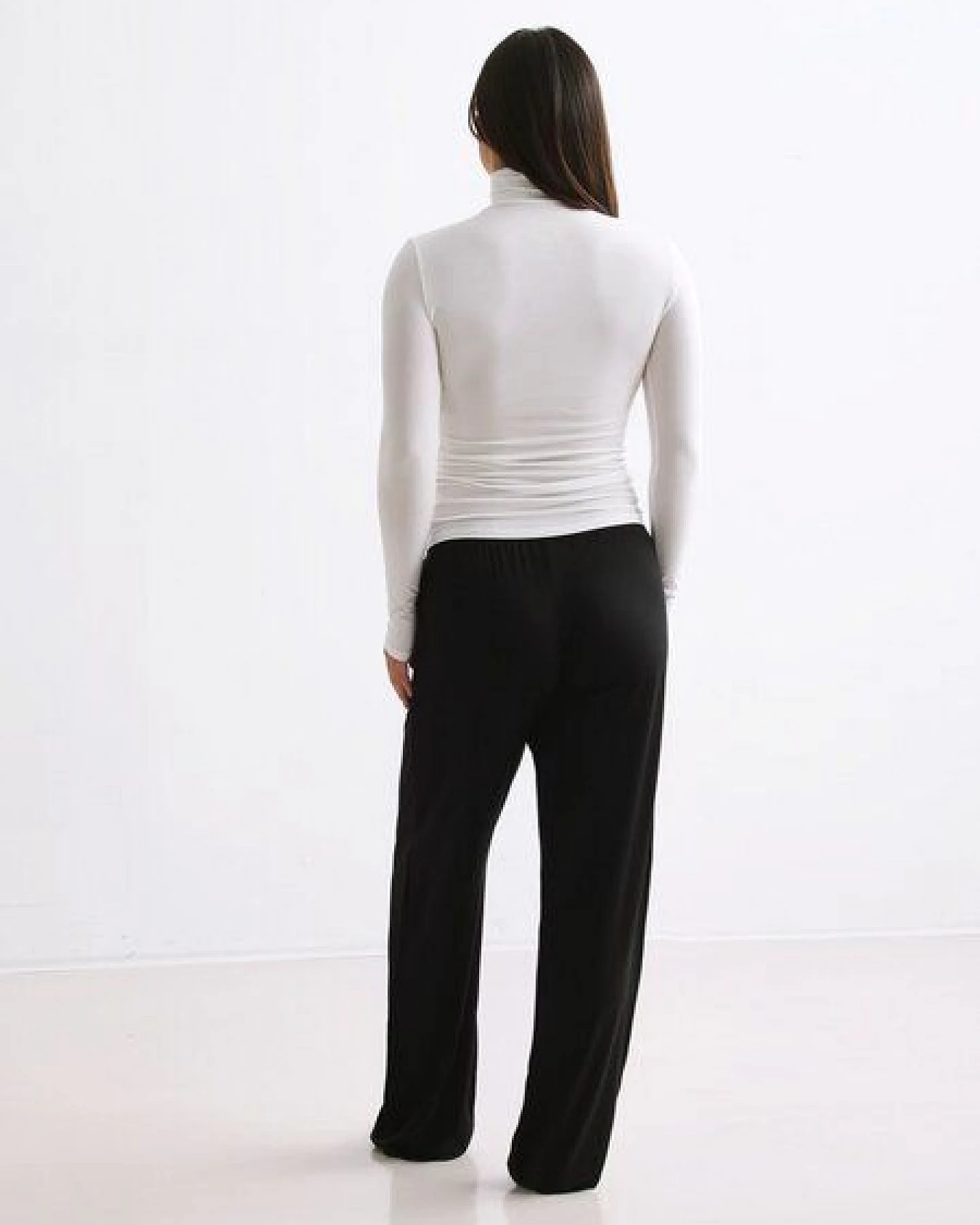erlich textil Light Touch Rollkragen Langarmshirt aus weichem Modal, made in Europe – Ansicht 4