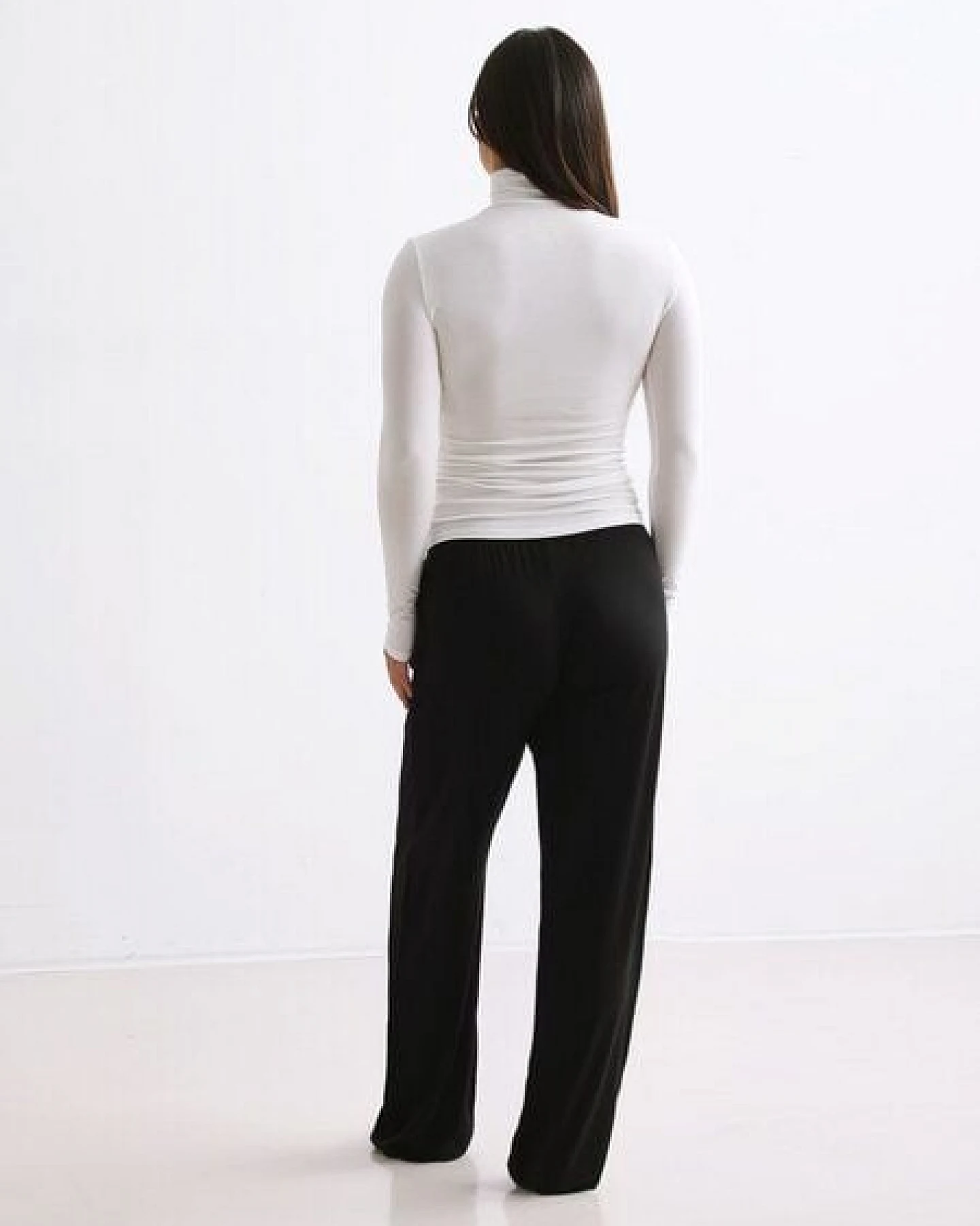 erlich textil Light Touch Rollkragen Langarmshirt aus weichem Modal, made in Europe – Ansicht 4