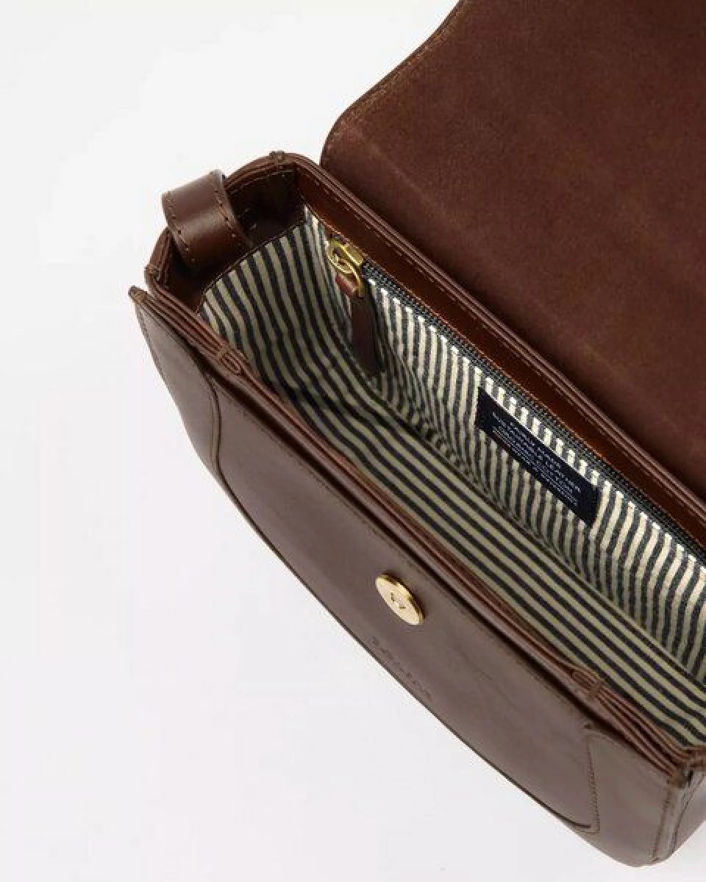 O MY BAG Nina Umhängetasche - Chocolate Classic Leather – Ansicht 4