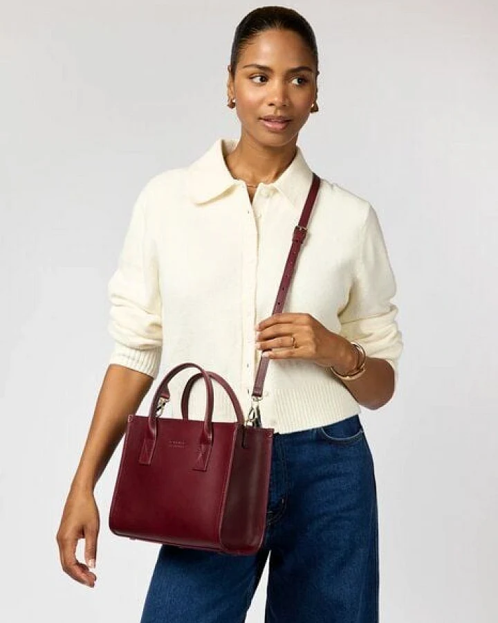 O MY BAG Jackie Midi Tasche - Dark Cherry Classic Leather