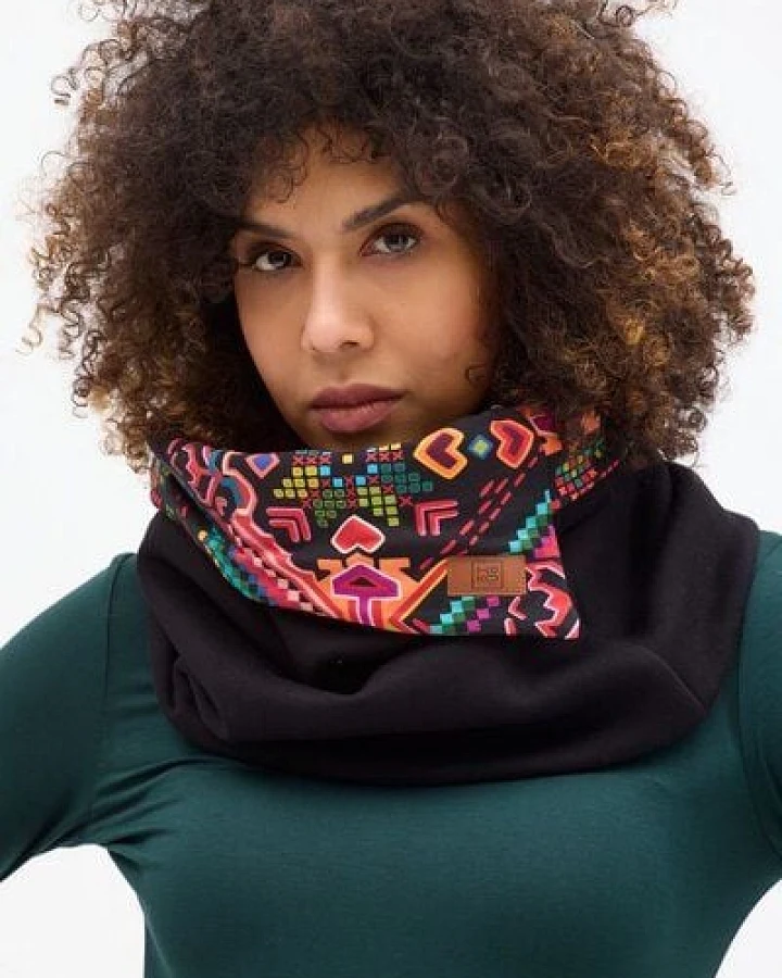 Schlauchschal Mulco – Warmer, weicher Schlauchschal – Asymmetrisches Finish – Vielseitig tragbar – Exklusiver Print KOKOworld – Fair produziert in Polen