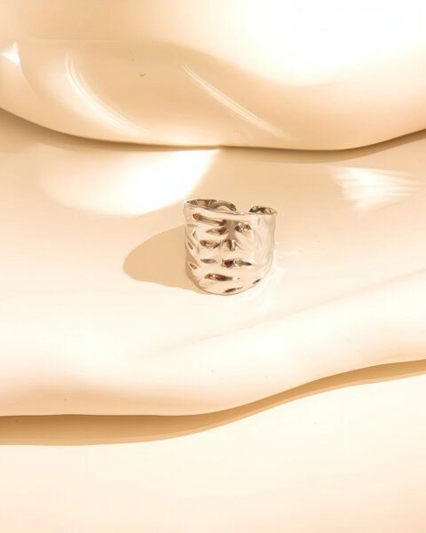 ELEKTROPULLI Größenverstellbarer SWING STRUCTURE Ring, 2 cm breit – Ansicht 4