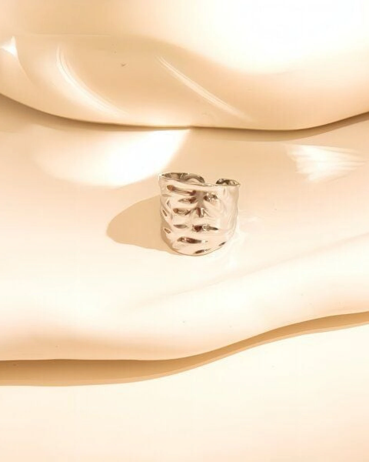 ELEKTROPULLI Größenverstellbarer SWING STRUCTURE Ring, 2 cm breit – Ansicht 4