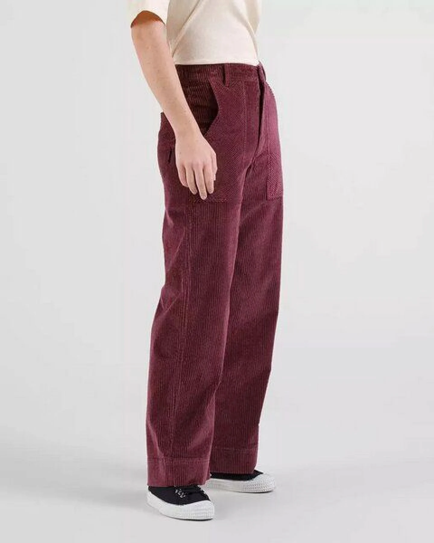 DEDICATED Cord Hose Vara Corduroy - Fig Red – Ansicht 3