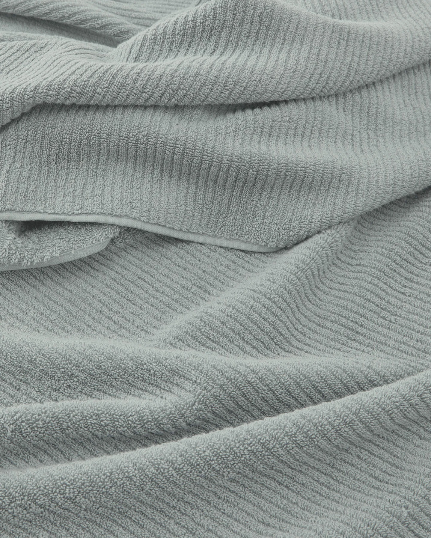 hessnatur Frottier Handtuch Rippstruktur aus Bio-Baumwolle - grün - Größe 70x140 cm – Ansicht 2