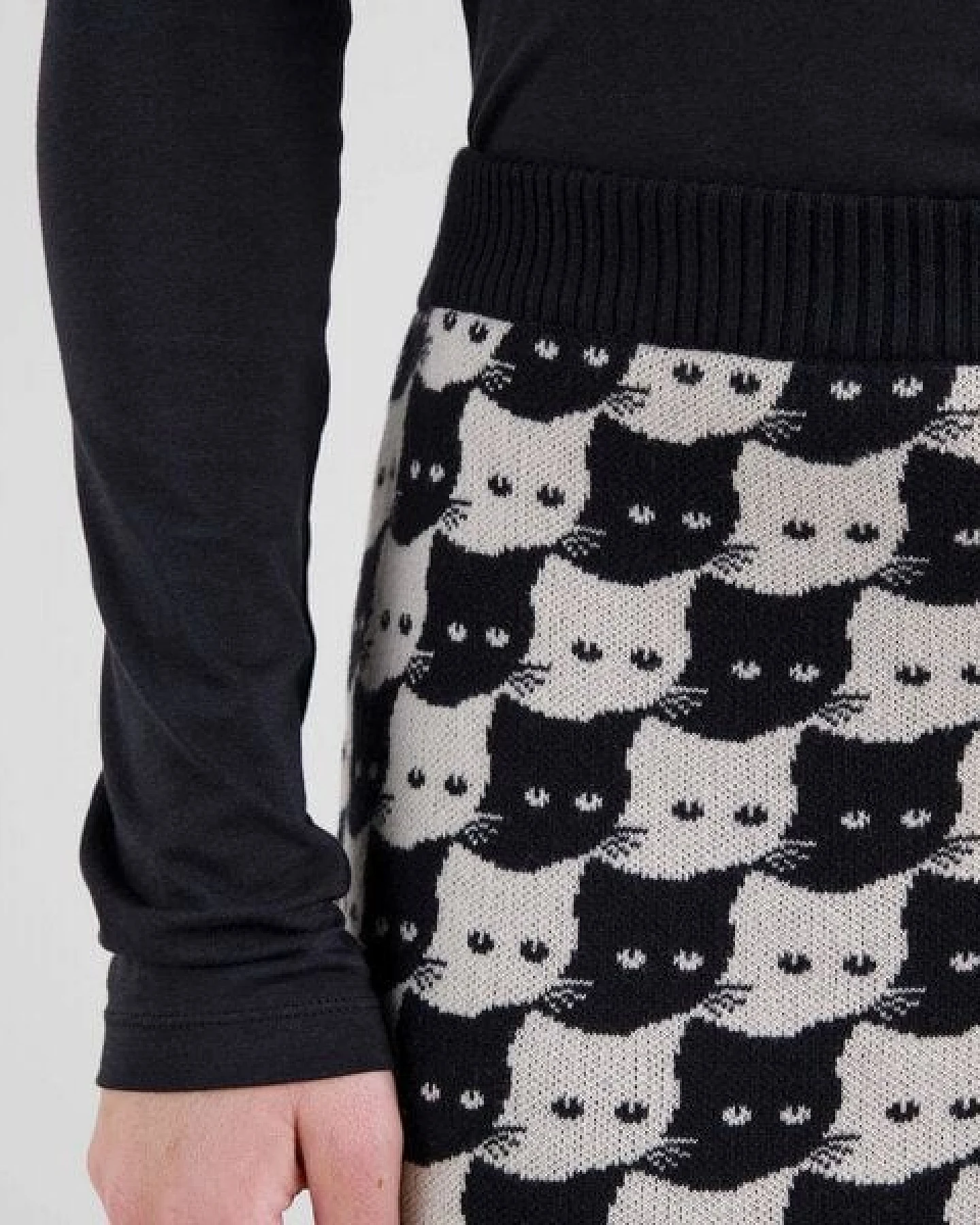 DEDICATED Damen Strick Minirock Cats aus Biobaumwolle - Schwarz Weiß – Ansicht 4