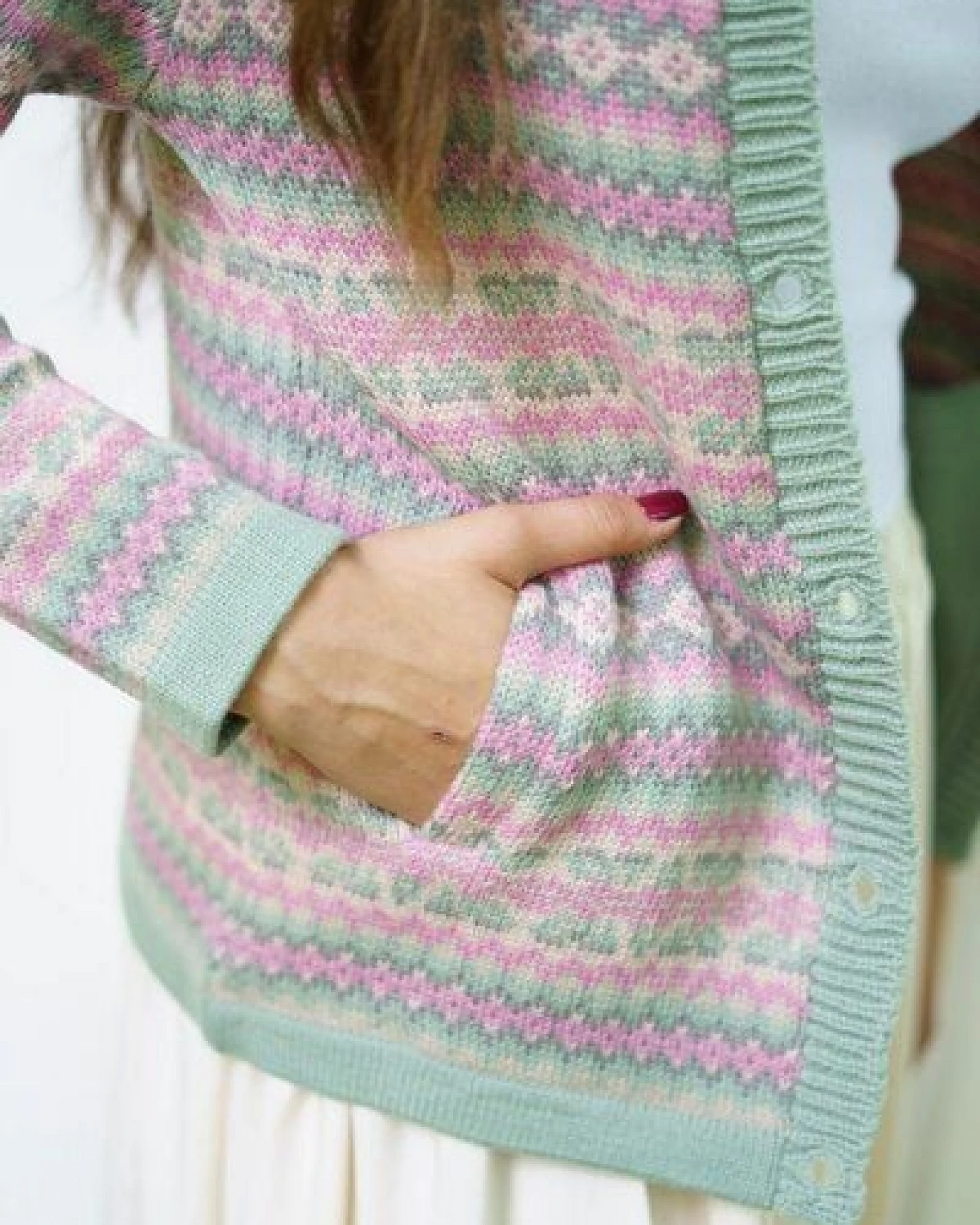 Haus of Namaste Handgemachte Fair Isle Lammwoll-Strickjacke – Ansicht 3