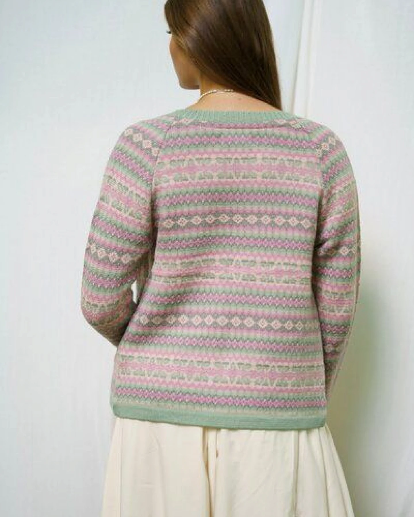 Haus of Namaste Handgemachte Fair Isle Lammwoll-Strickjacke – Ansicht 2