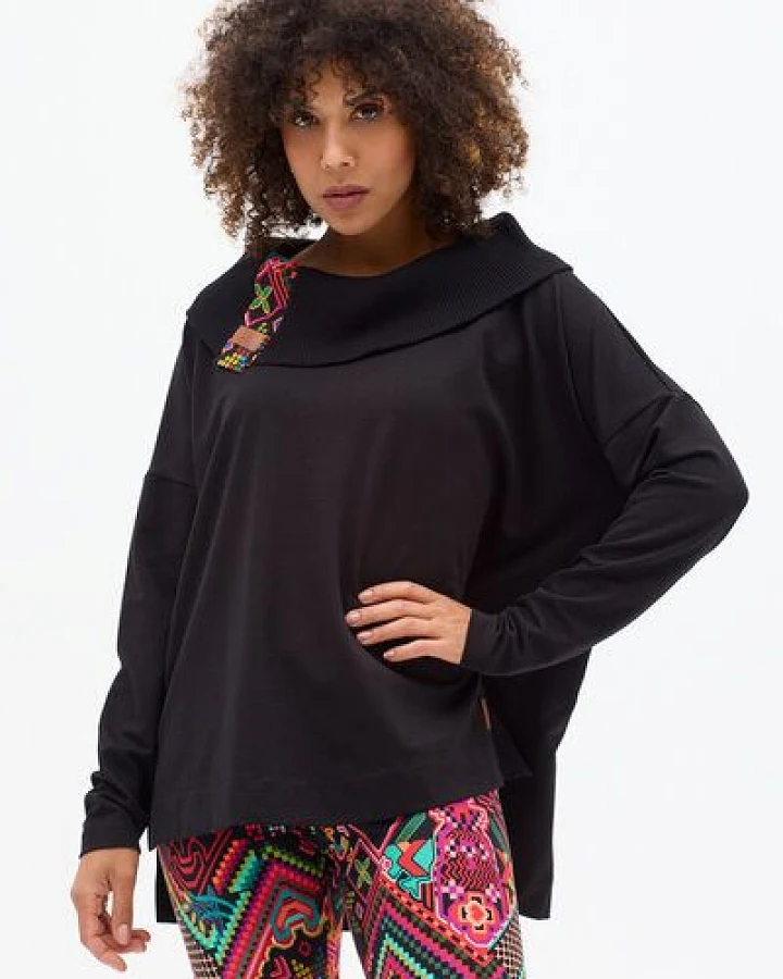 KOKOworld Sweatshirt Cinta – Oversize-Schnitt – Boot-Ausschnitt mit breitem Rippkragen – farbenfroher Print – fair produziert in der EU