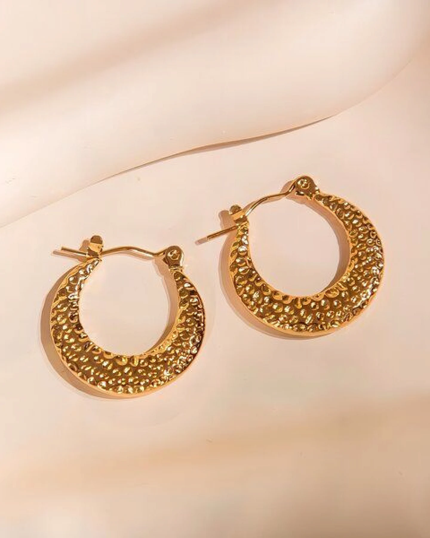 ELEKTROPULLI Hammered DOTS Creolen 20mm – Ansicht 3