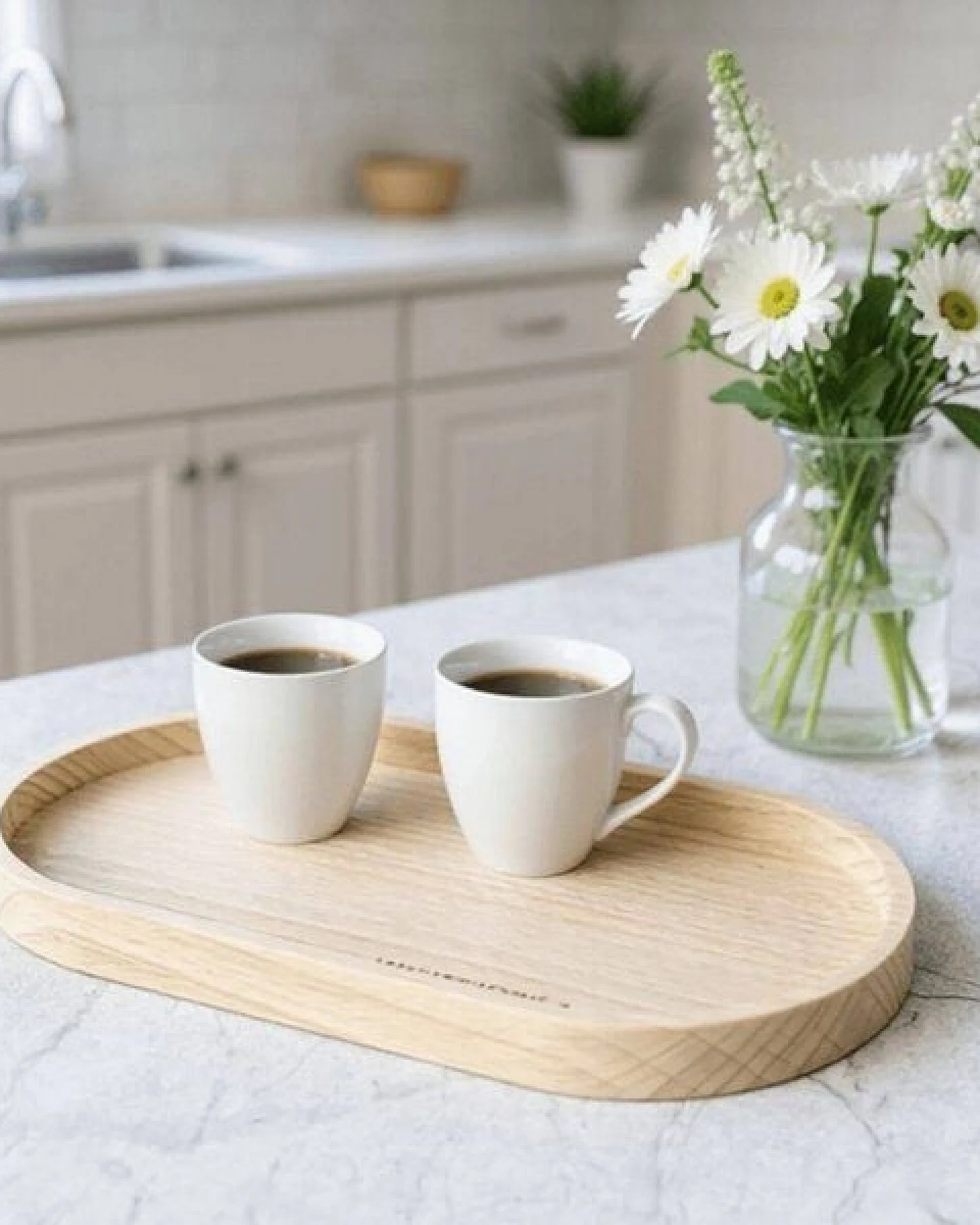 NATUREHOME Holztablett Buche massiv in div. Größen – Serviertablett Holz, oval, handgefertigt – Dekotablett für Küche, Bad & Wohnzimmer – Geölt, lebensmittelecht – Ansicht 3