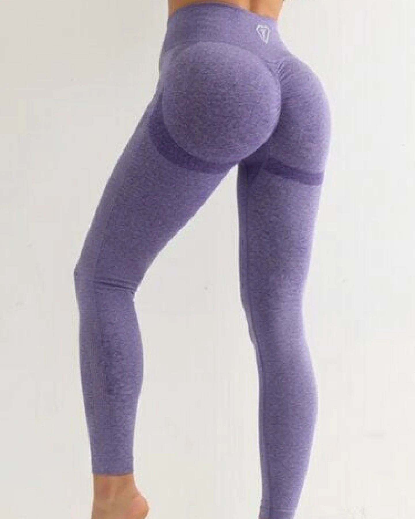 Yoga Hero Leggings Peach Booty Lila aus recyceltem Nylon – Ansicht 2