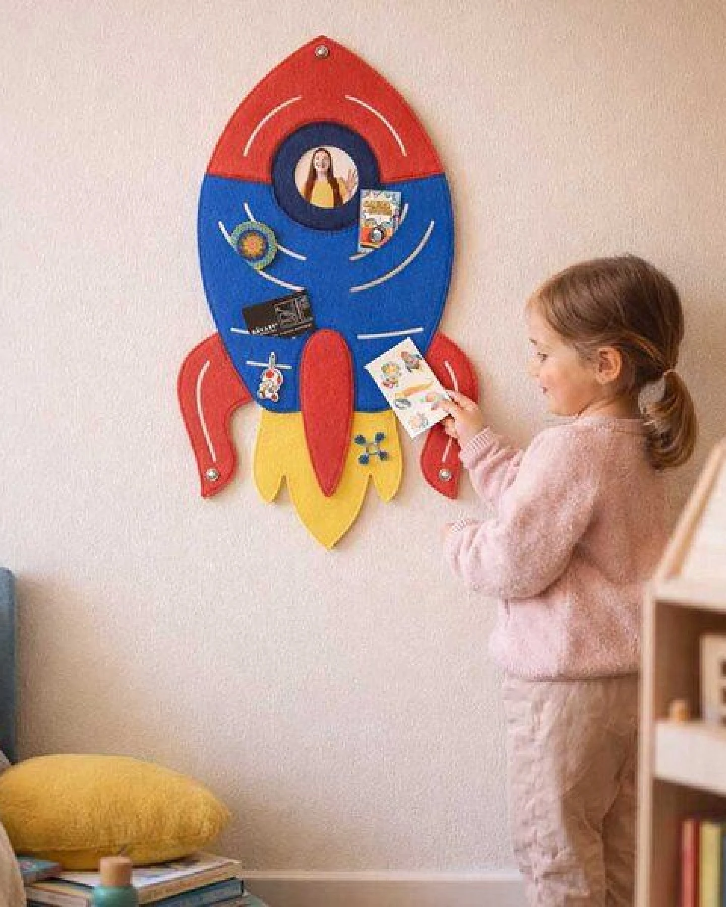 Rakete-Pinnwand zum Stecken & Pinnen für Kinderzimmer von RÅVARE – Ansicht 2