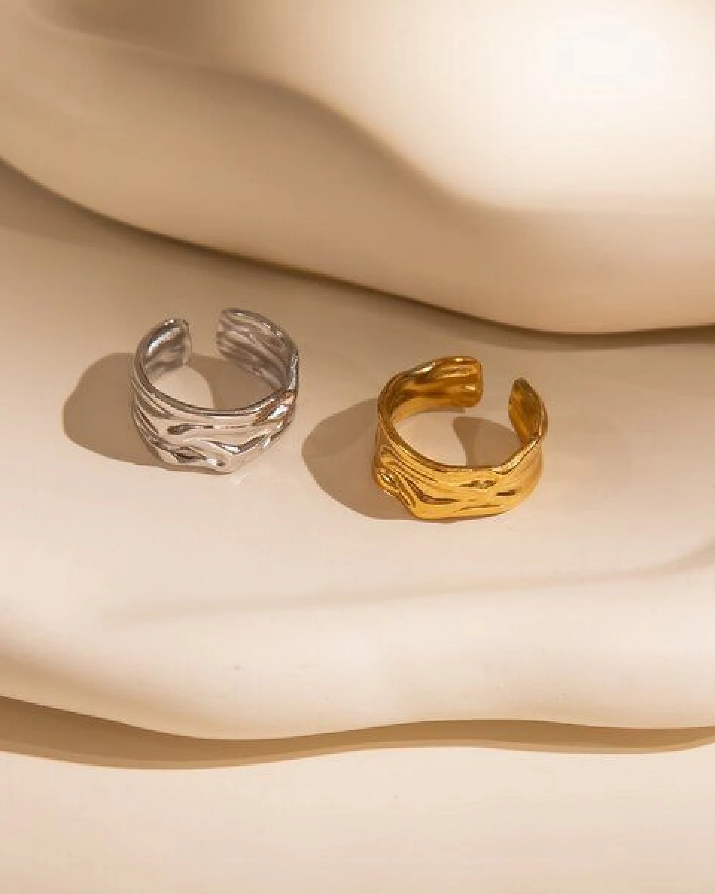 ELEKTROPULLI Größenverstellbarer STRUCTURE Ring – Ansicht 3