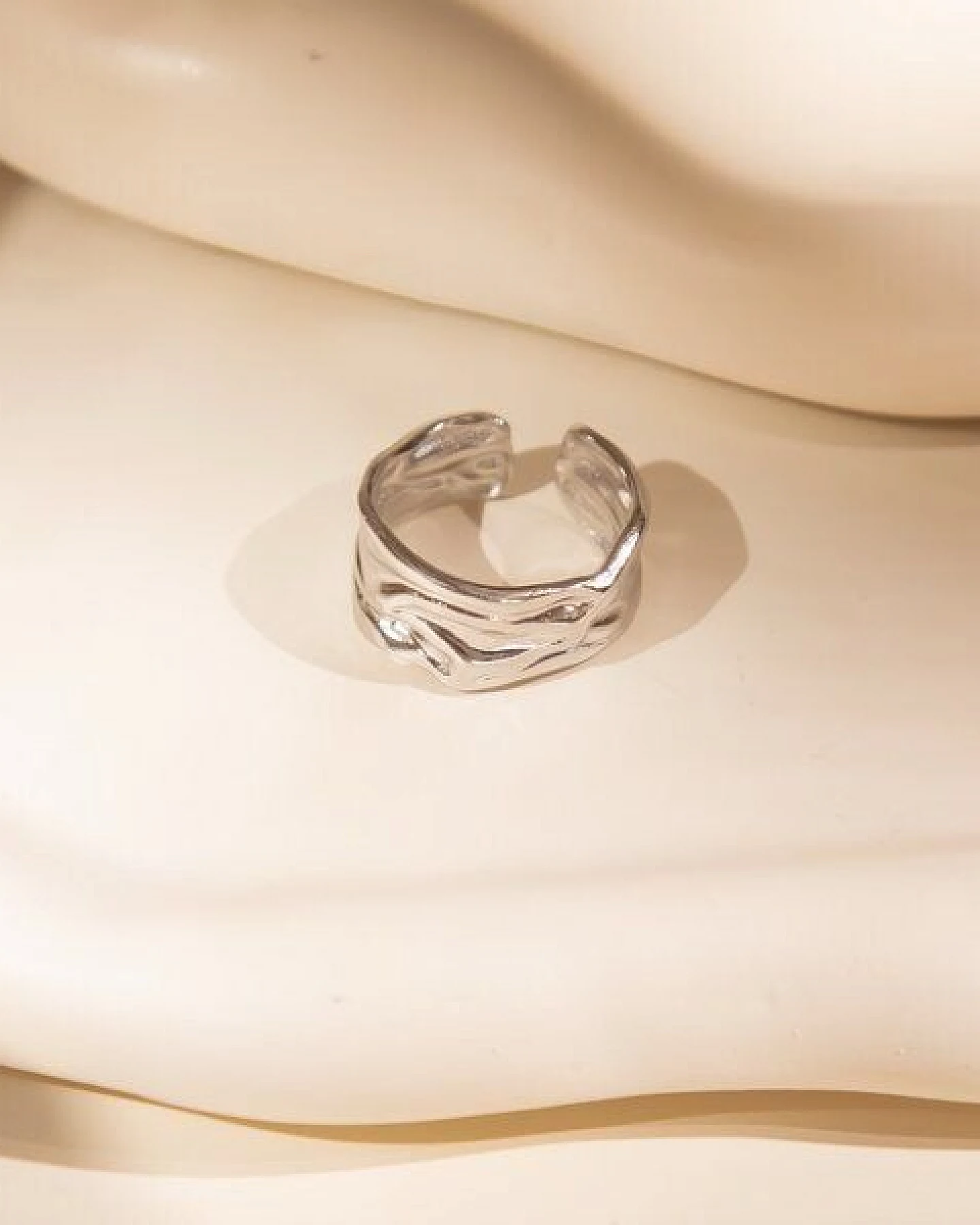 ELEKTROPULLI Größenverstellbarer STRUCTURE Ring – Ansicht 4