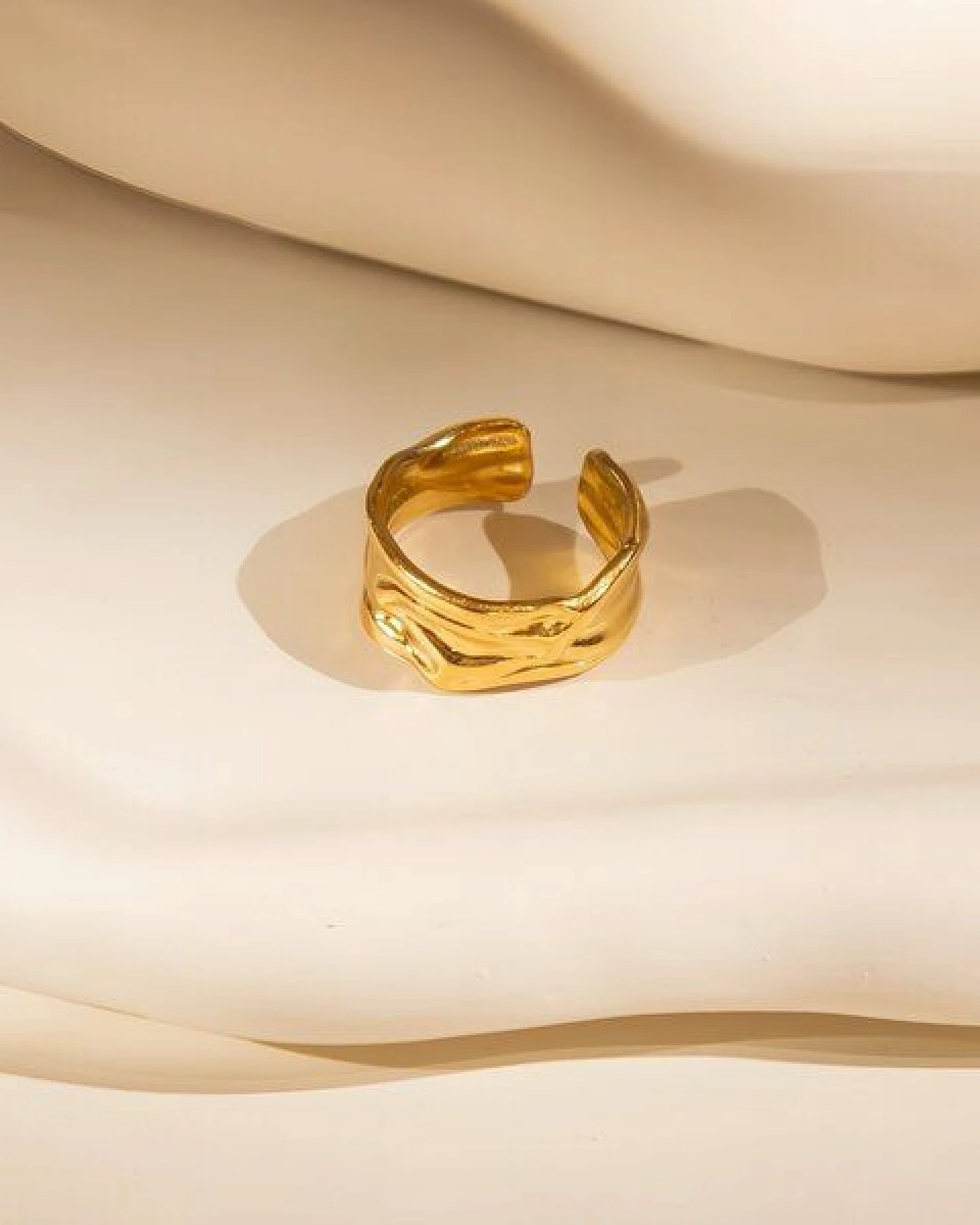 ELEKTROPULLI Größenverstellbarer STRUCTURE Ring – Ansicht 3