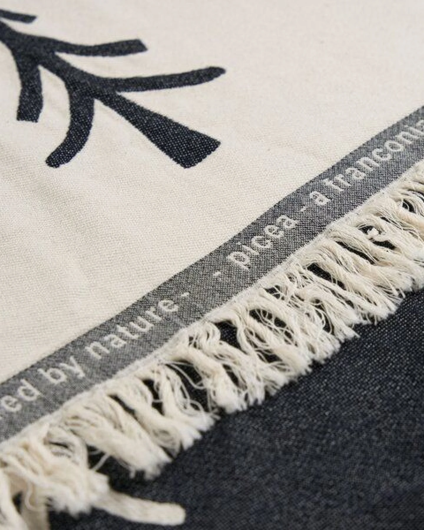 picea (by bleed) Premium Fichtenliebe Decke – Ansicht 2