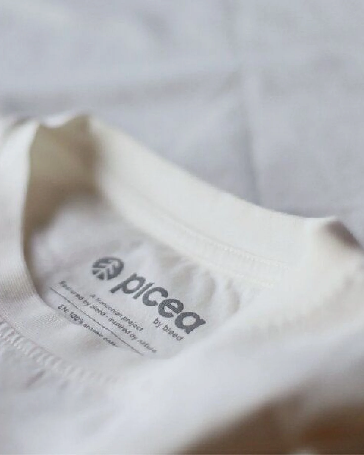 picea (by bleed) Classic Fit Quality Basic T-Shirt Weiß – Ansicht 2