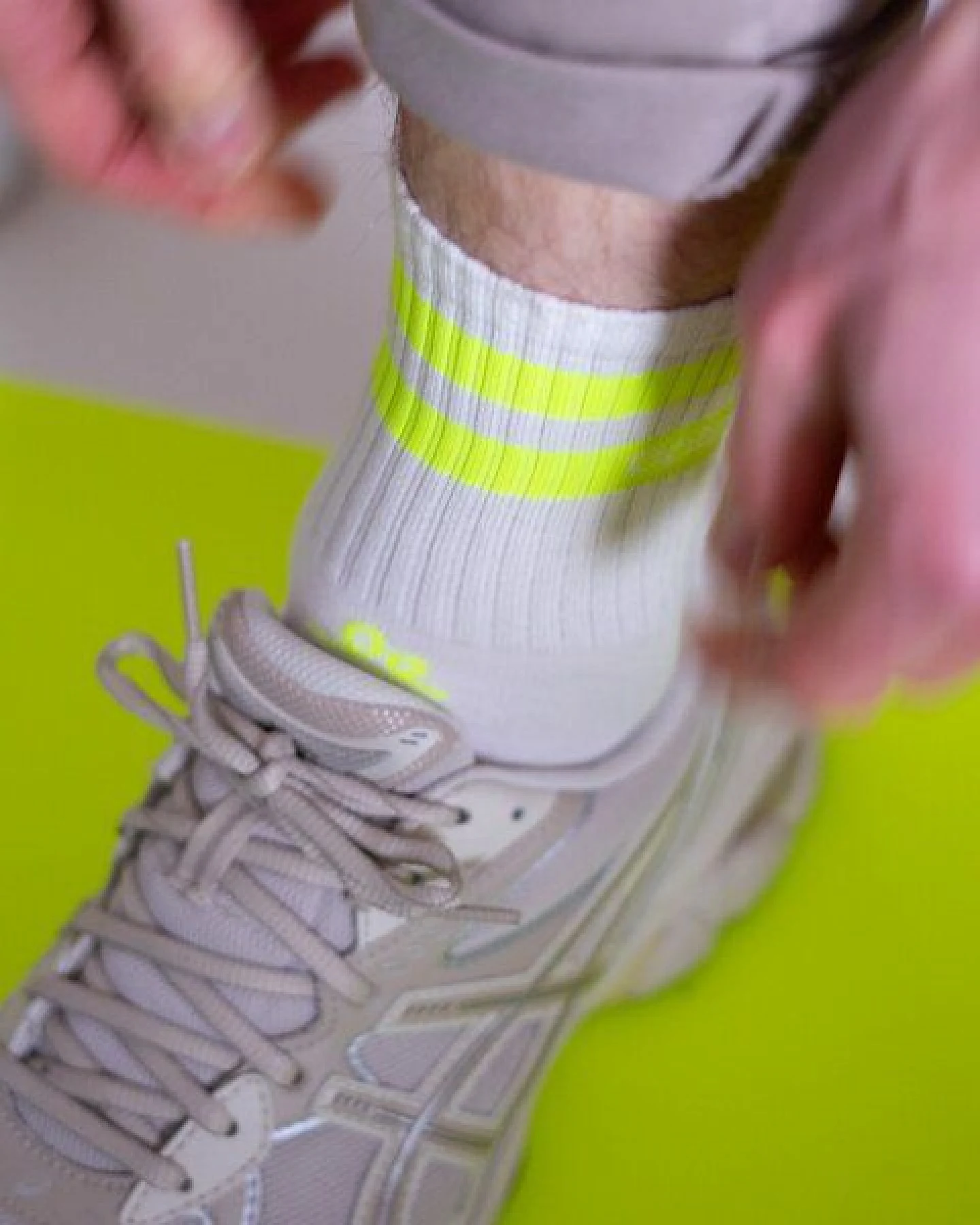 Socken "Ooley Streetmood Neon" aus Biobaumwolle made in Italy – Ansicht 2