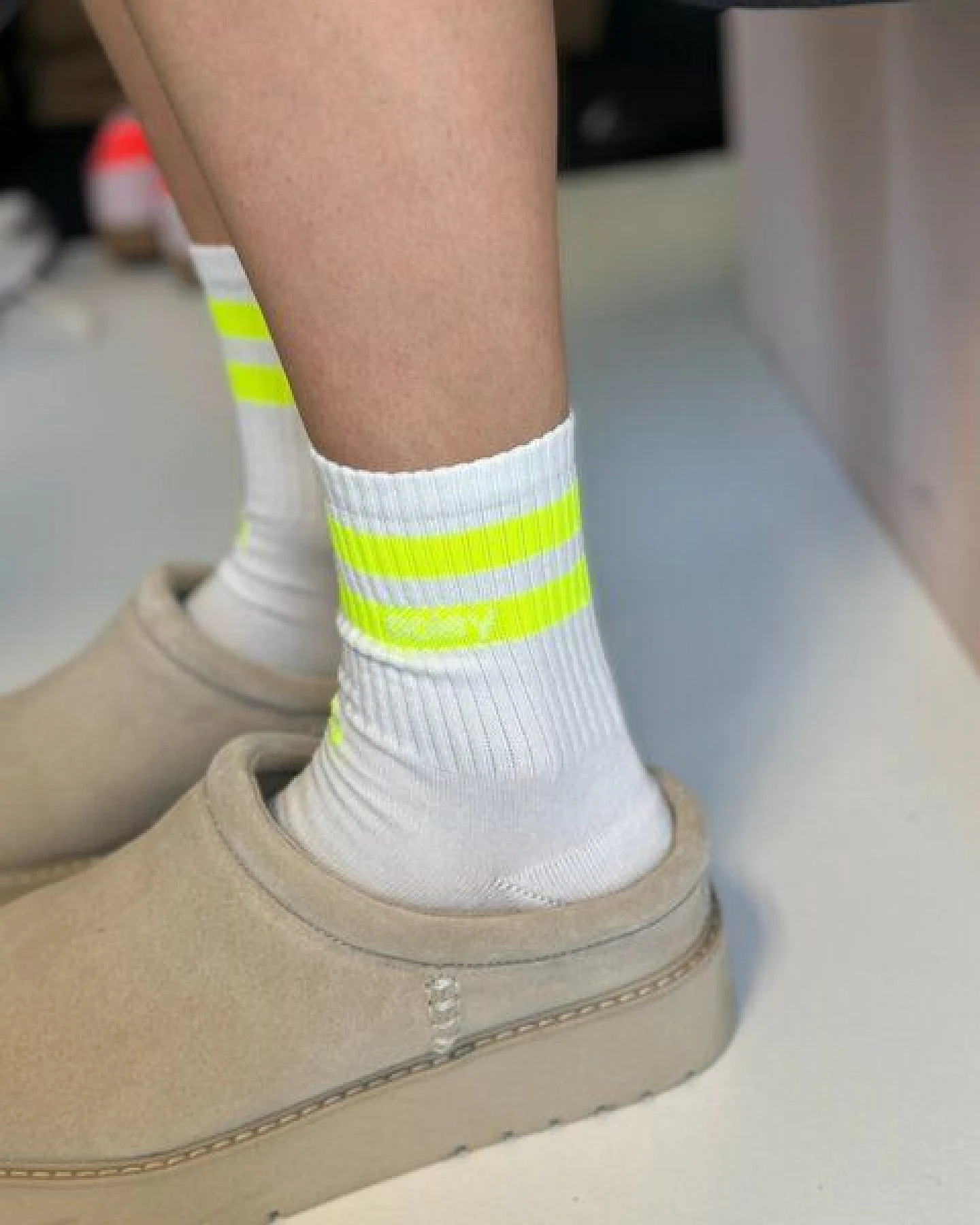 Socken "Ooley Streetmood Neon" aus Biobaumwolle made in Italy – Ansicht 4
