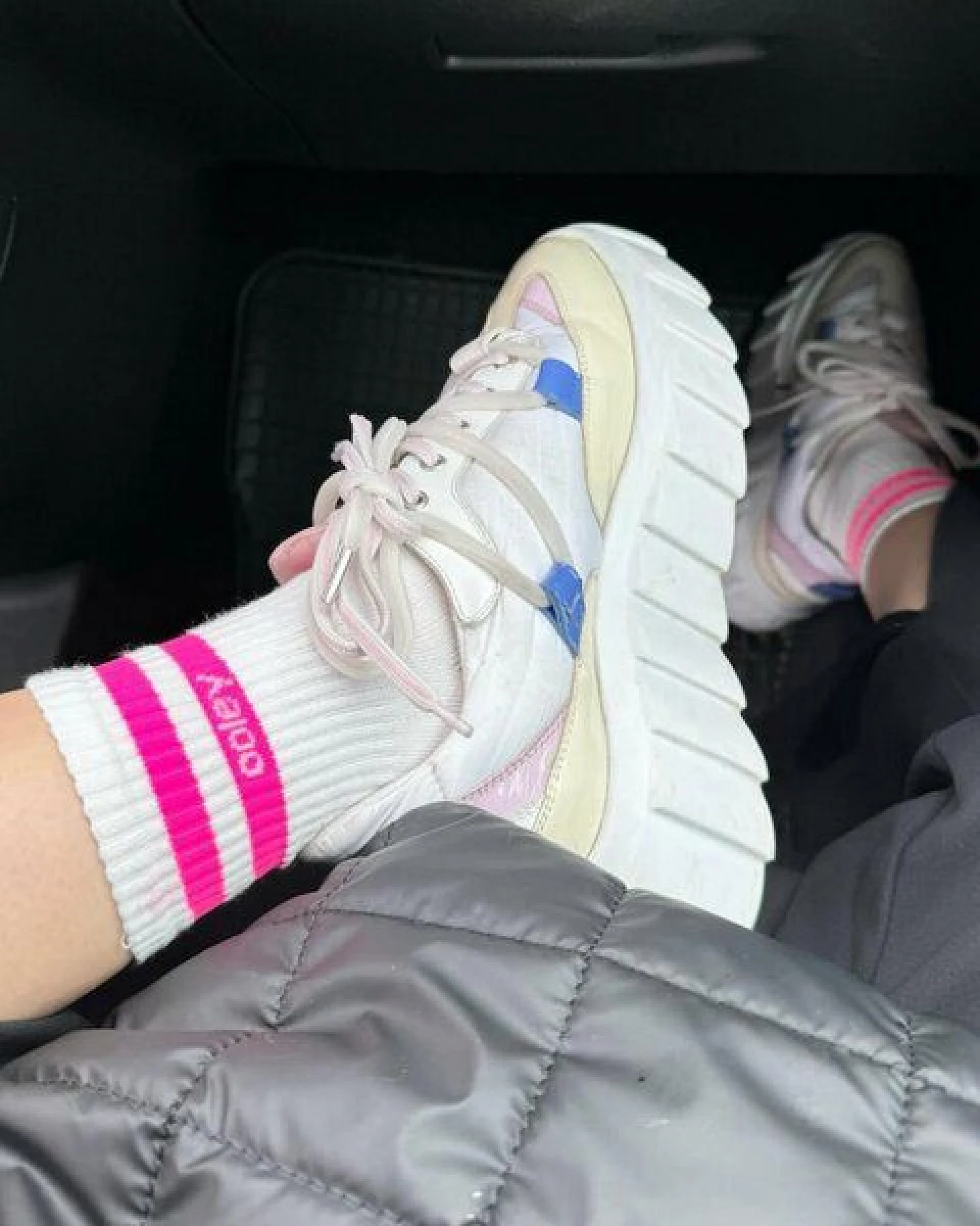 Socken "Ooley Streetmood Neon" aus Biobaumwolle made in Italy – Ansicht 2