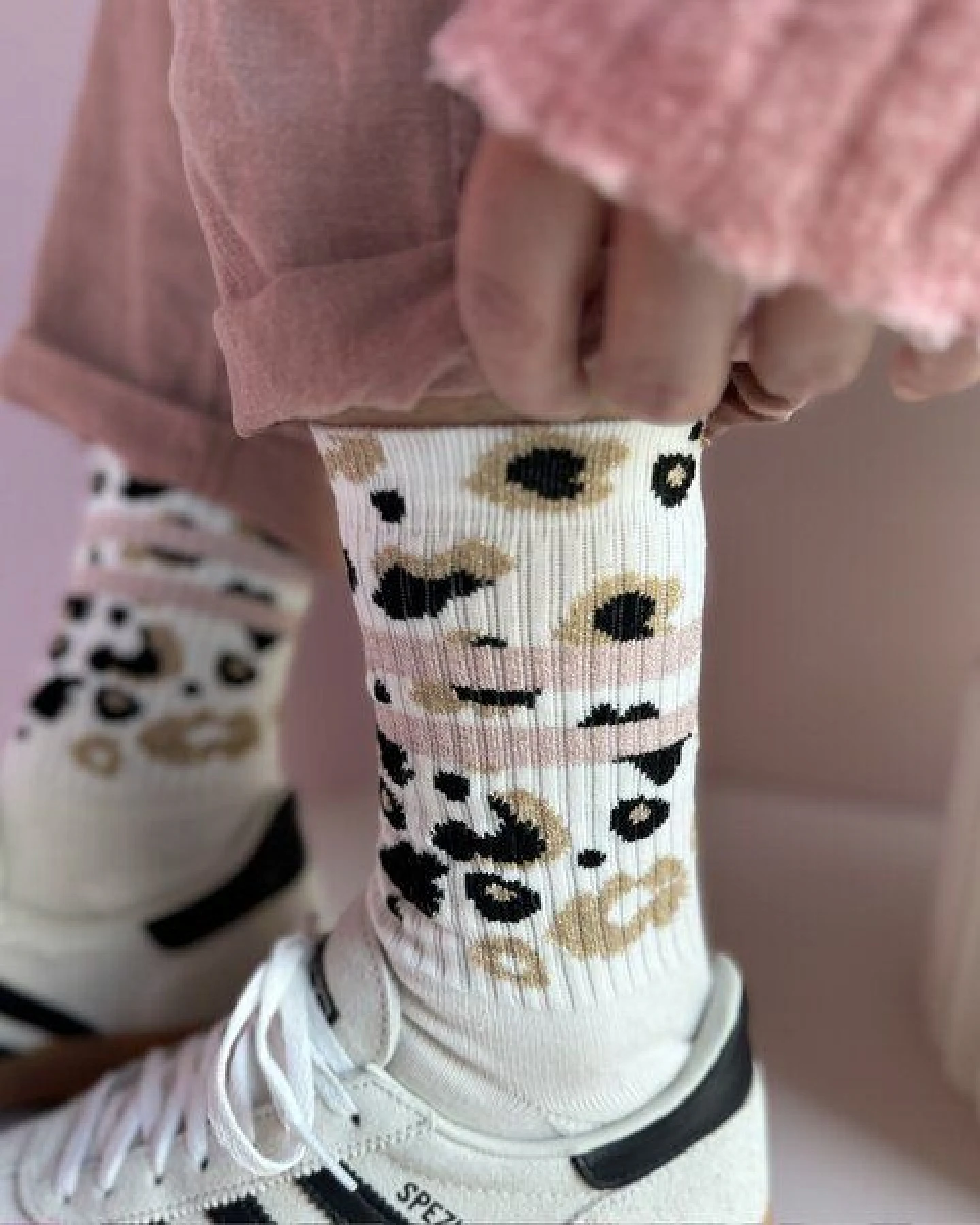 Socken "Ooley Leo allover" aus Biobaumwolle made in Italy – Ansicht 2