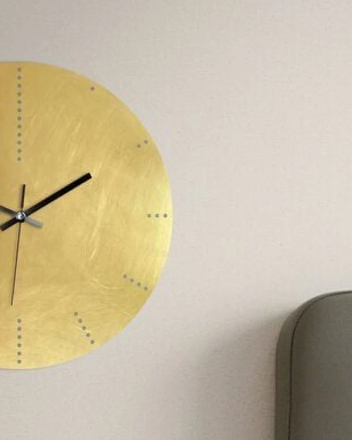 Calvill Lautlose Messing Wanduhr mit Punkten